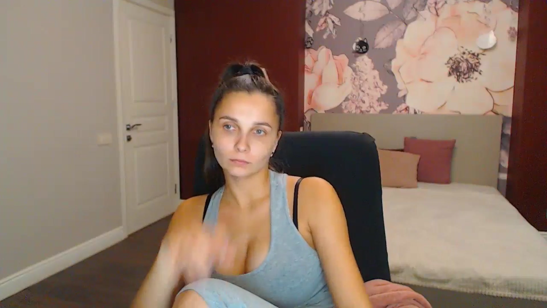 Gallery image thumbnail from Karina_Mils's myfreecams stream on, 11/24/2024, 19:04 image 5 of 20