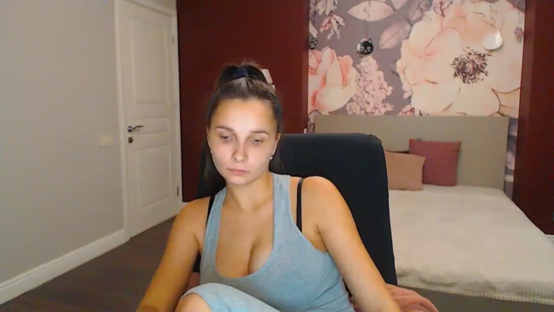 Gallery image thumbnail from Karina_Mils's myfreecams stream on, 11/24/2024, 19:04 image 12 of 20