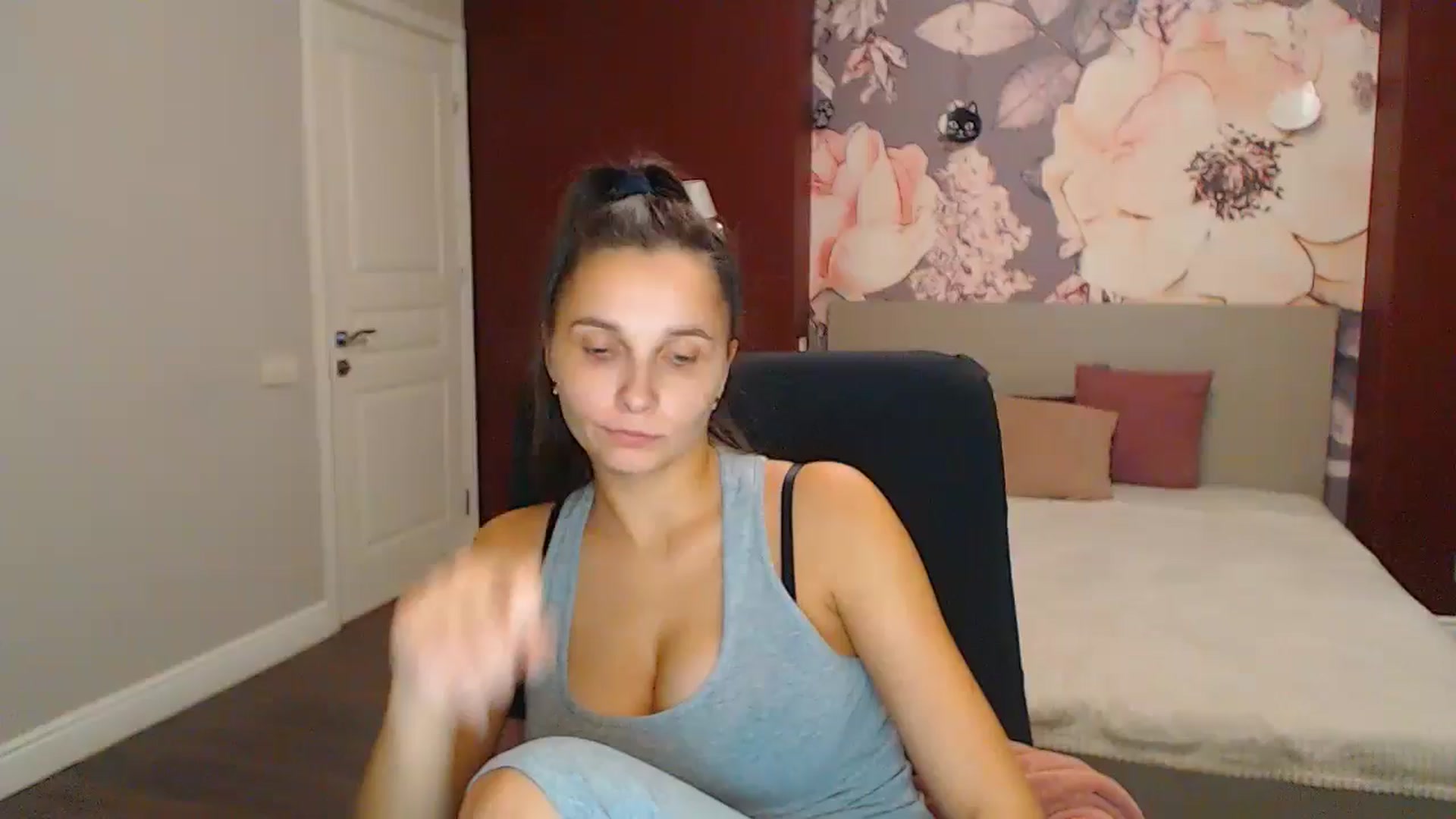 Gallery image thumbnail from Karina_Mils's myfreecams stream on, 11/24/2024, 19:04 image 1 of 20