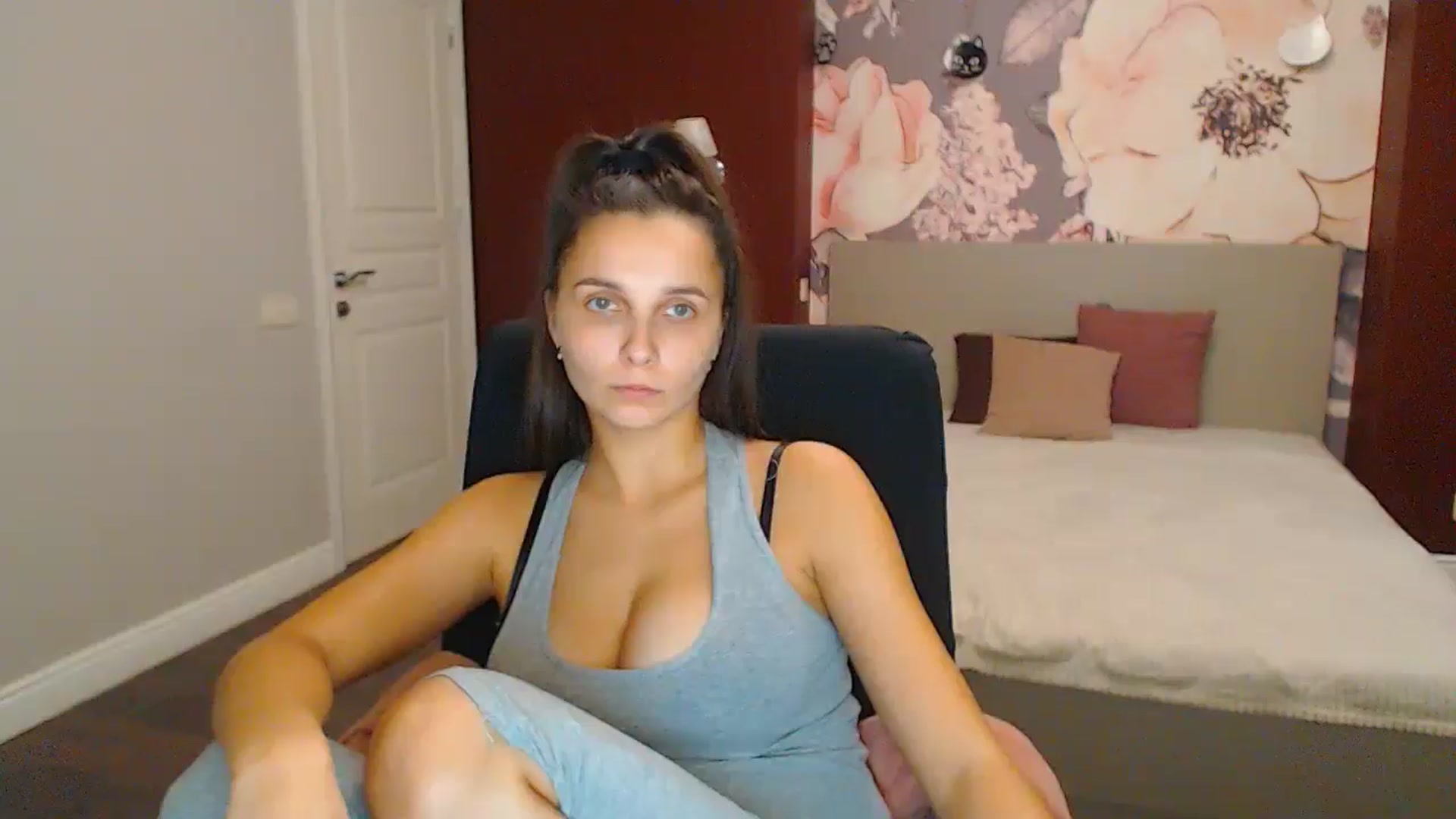 Gallery image thumbnail from Karina_Mils's myfreecams stream on, 11/24/2024, 20:44 image 8 of 20