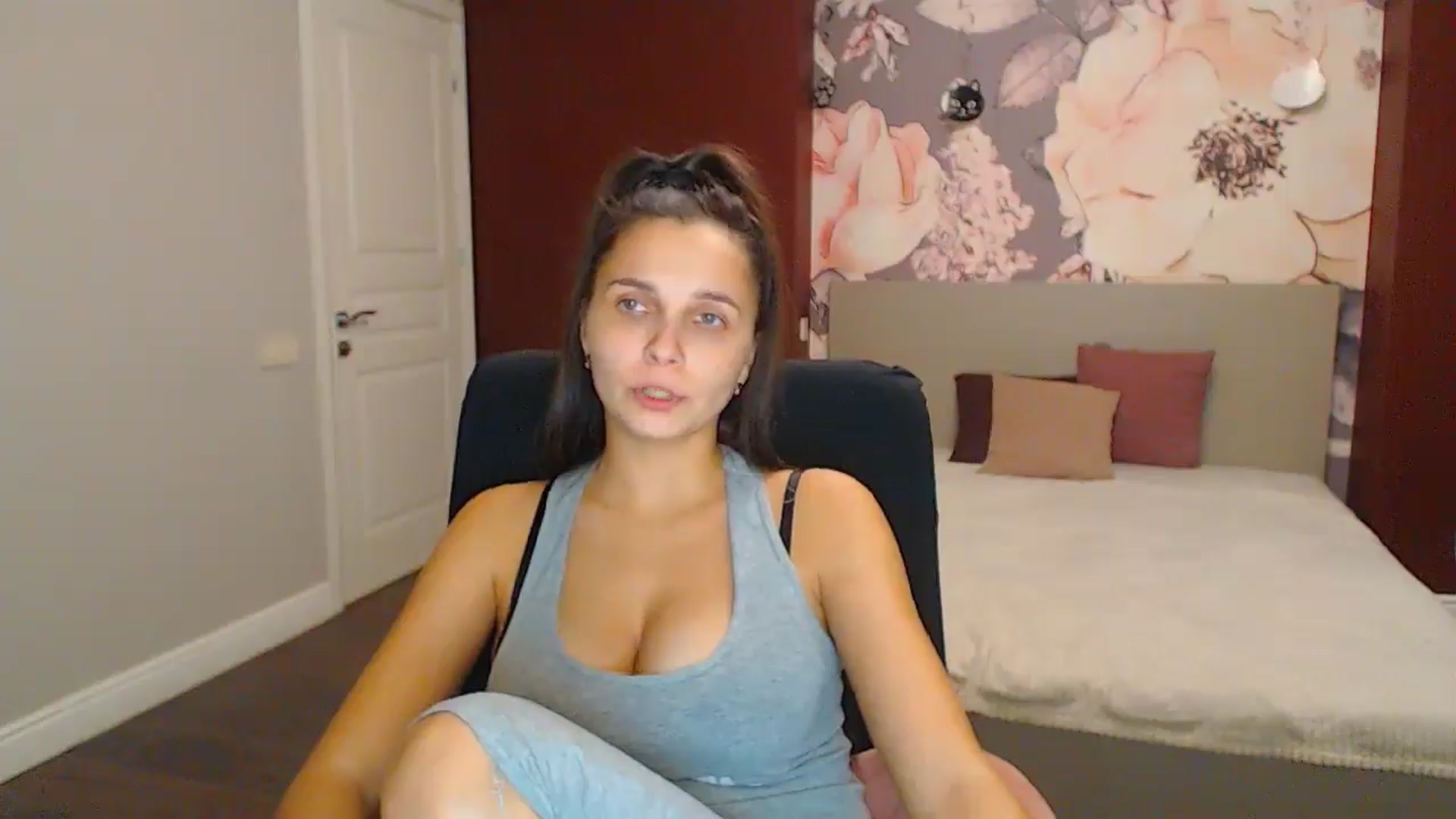 Gallery image thumbnail from Karina_Mils's myfreecams stream on, 11/24/2024, 20:44 image 2 of 20