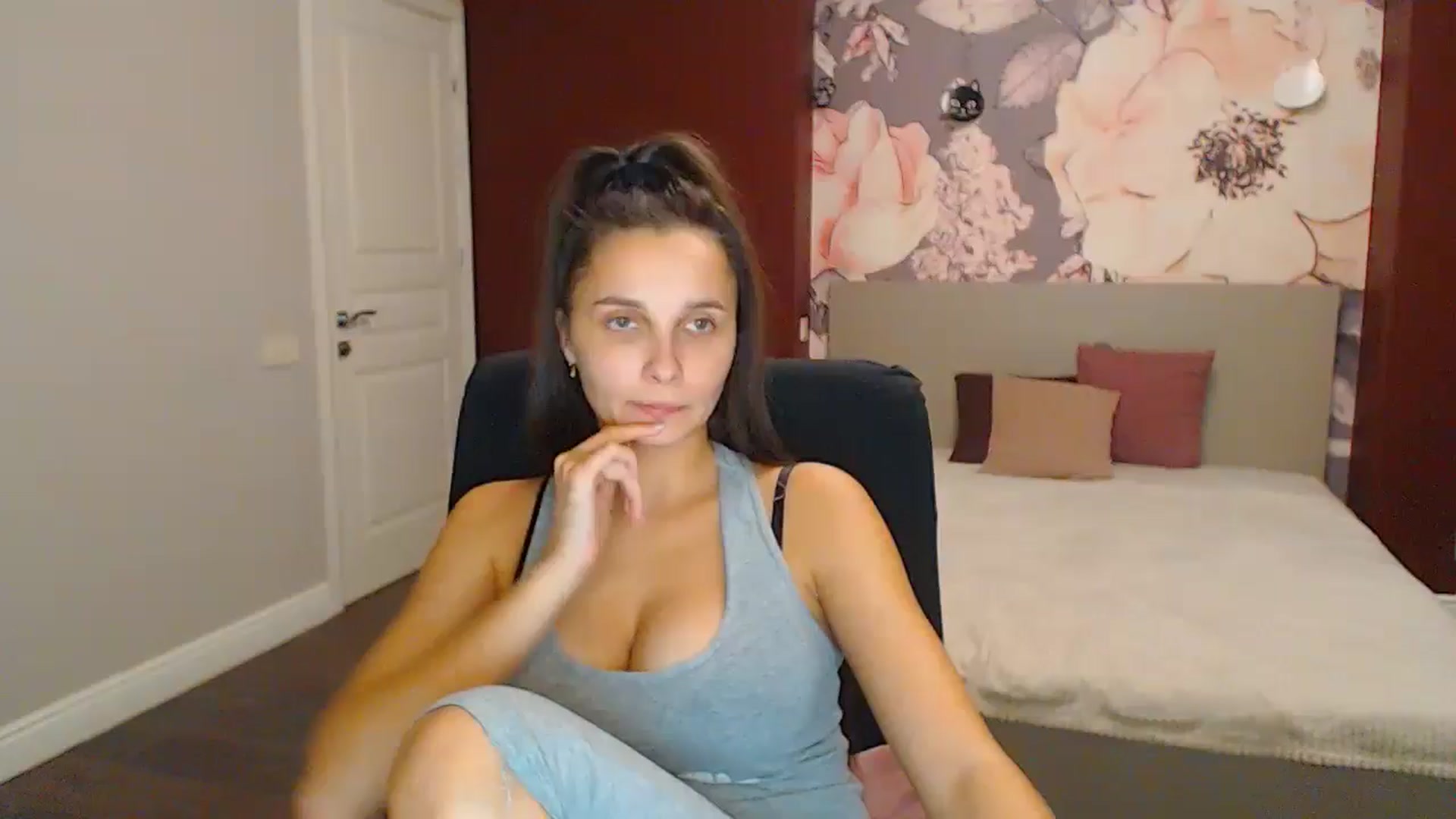 Gallery image thumbnail from Karina_Mils's myfreecams stream on, 11/24/2024, 20:44 image 1 of 20
