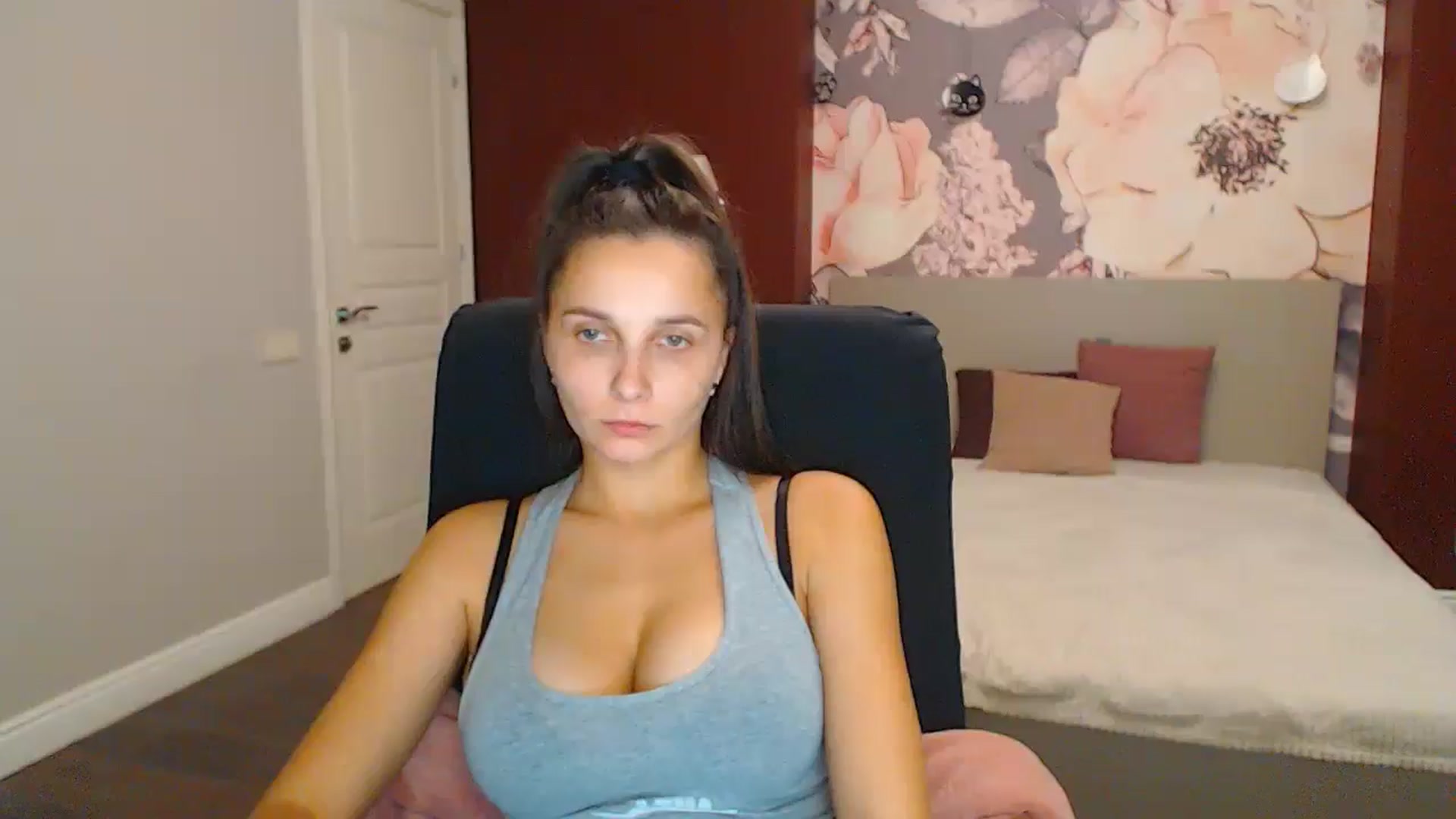 Gallery image thumbnail from Karina_Mils's myfreecams stream on, 11/24/2024, 20:44 image 13 of 20