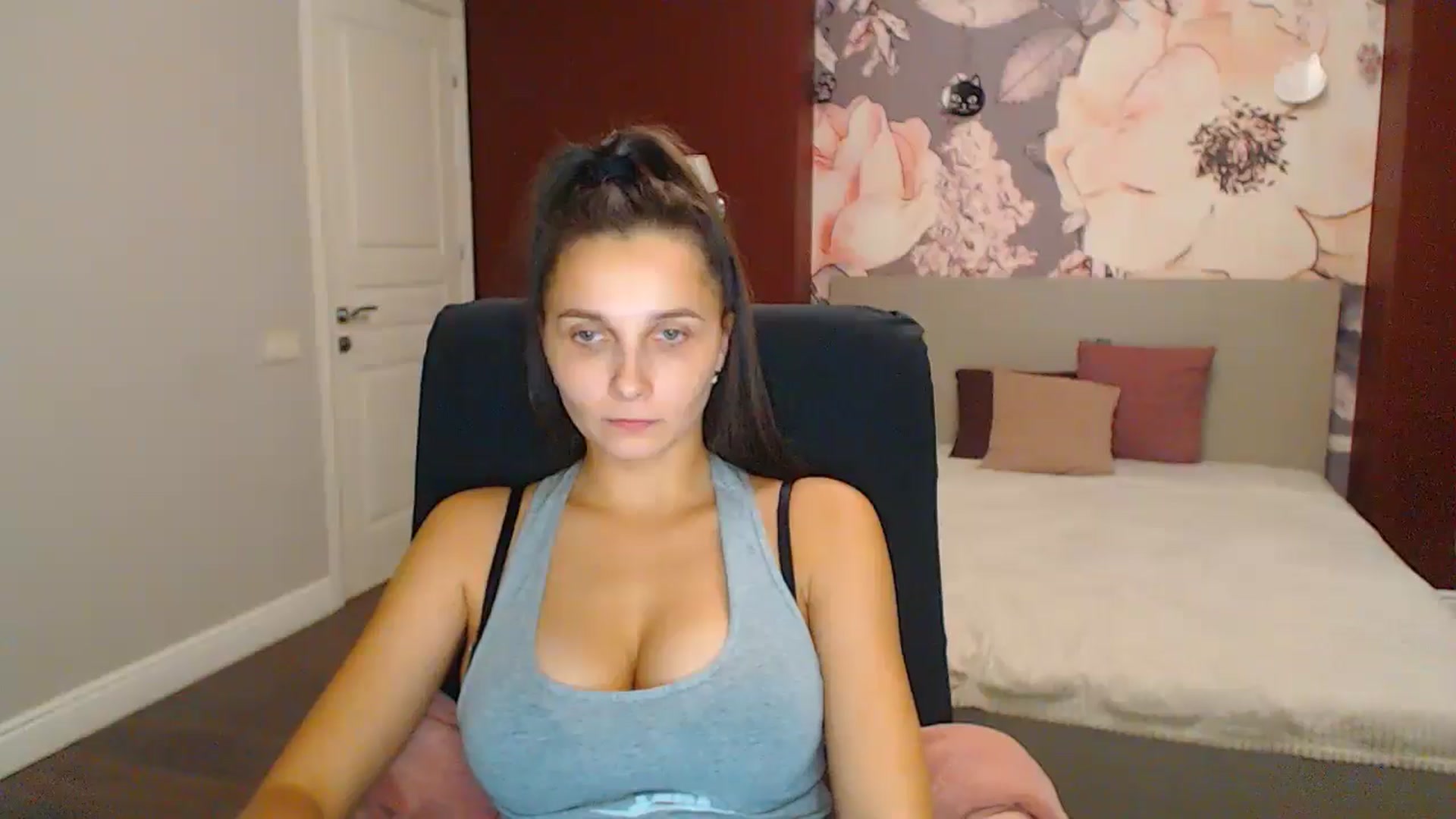 Gallery image thumbnail from Karina_Mils's myfreecams stream on, 11/24/2024, 20:44 image 12 of 20