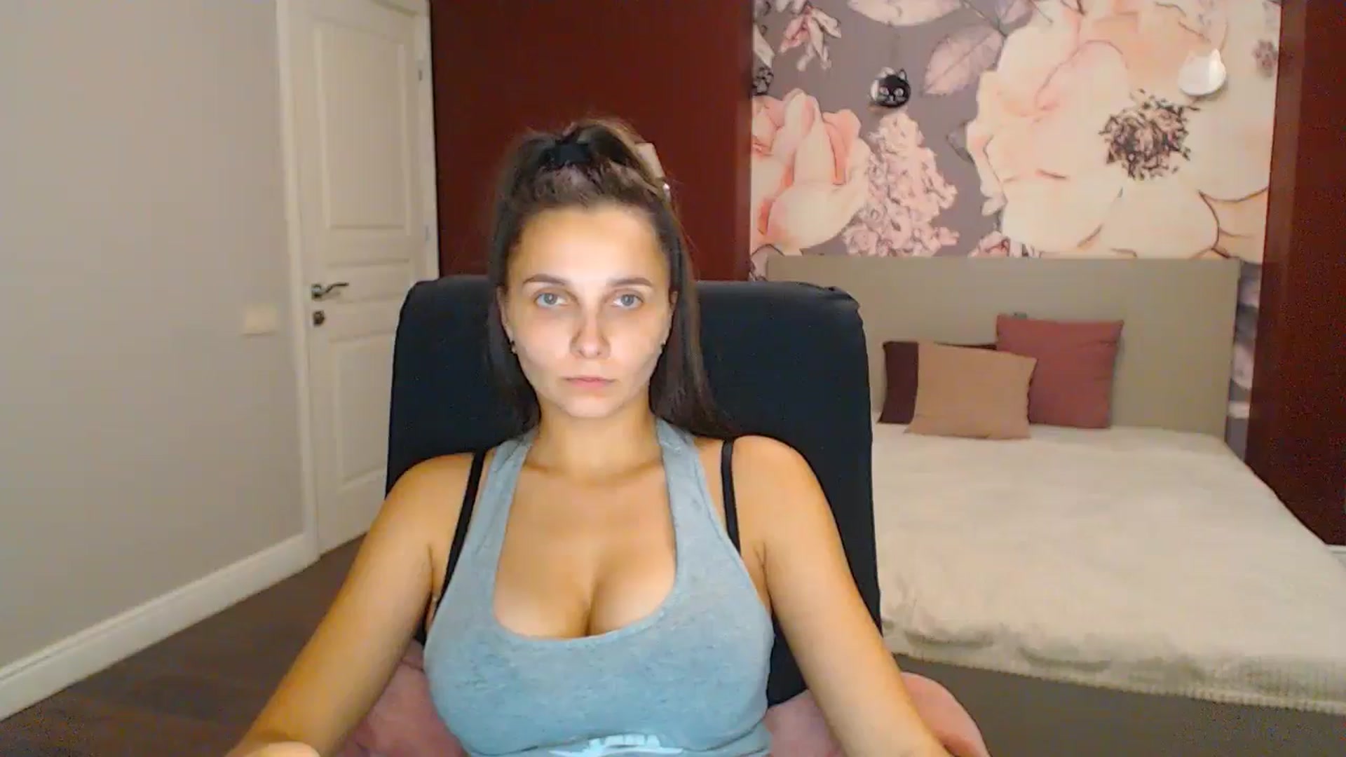 Gallery image thumbnail from Karina_Mils's myfreecams stream on, 11/24/2024, 20:44 image 11 of 20