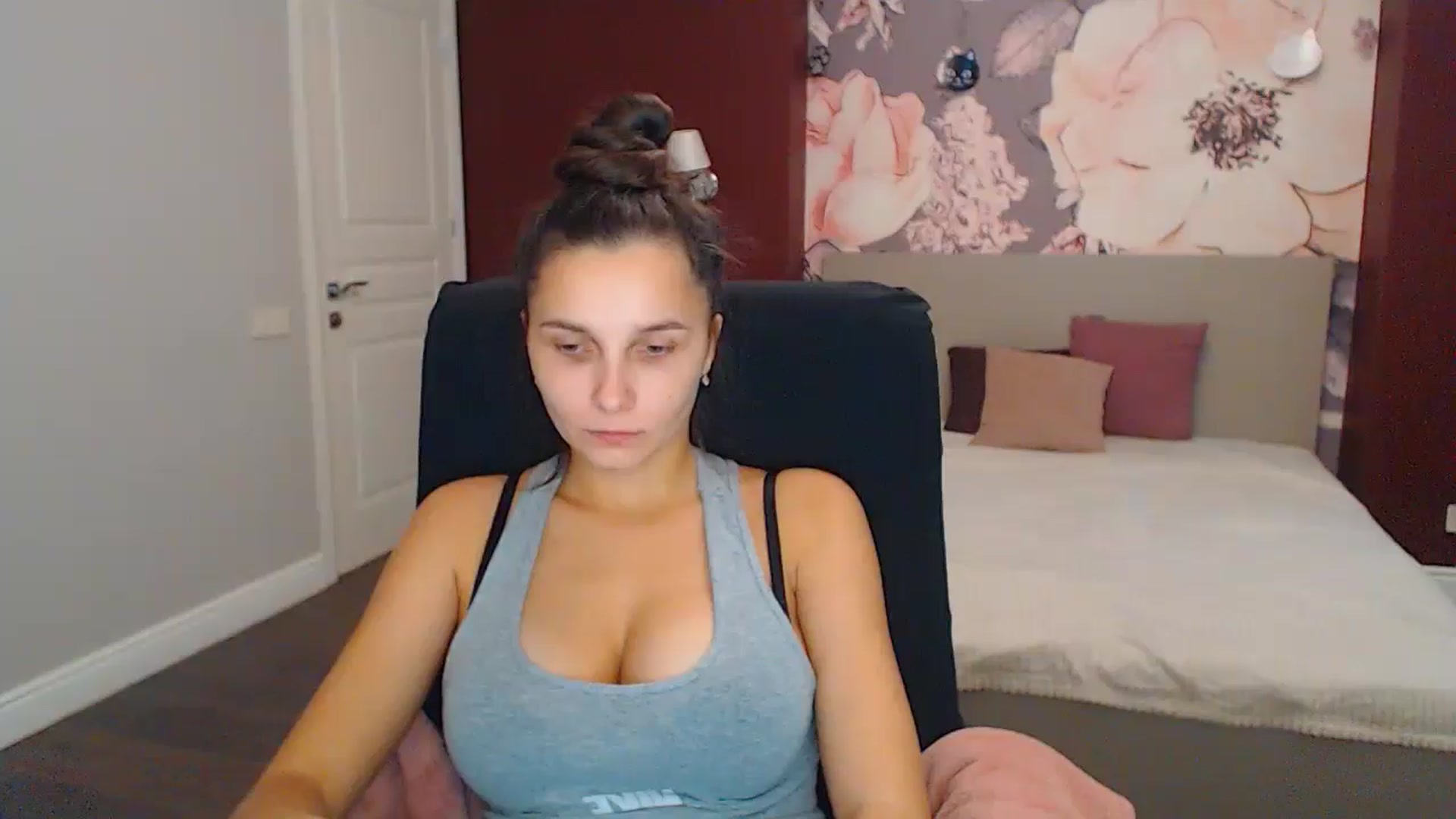 Gallery image thumbnail from Karina_Mils's myfreecams stream on, 11/25/2024, 07:54 image 15 of 20