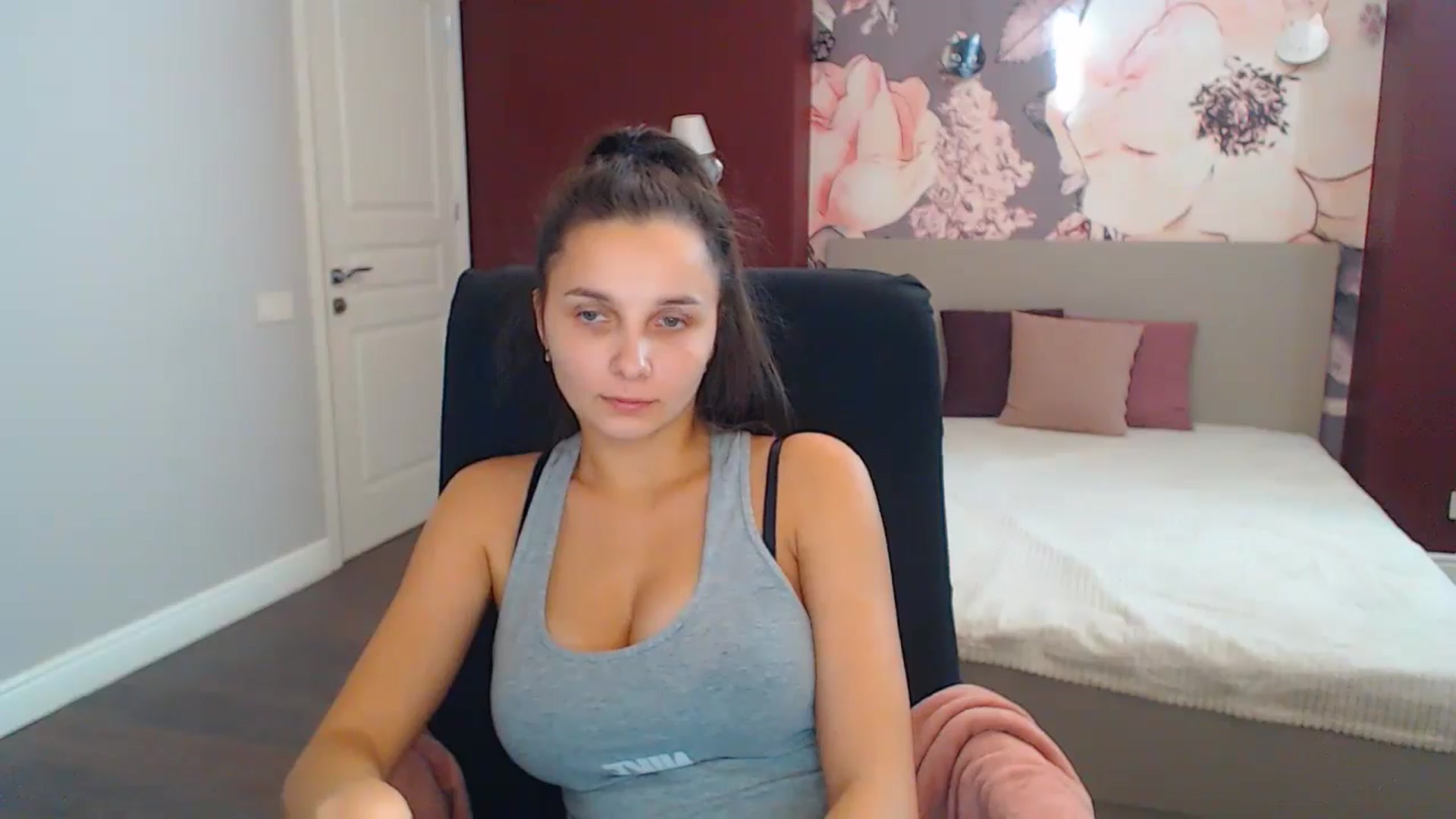 Gallery image thumbnail from Karina_Mils's myfreecams stream on, 11/25/2024, 12:08 image 7 of 20