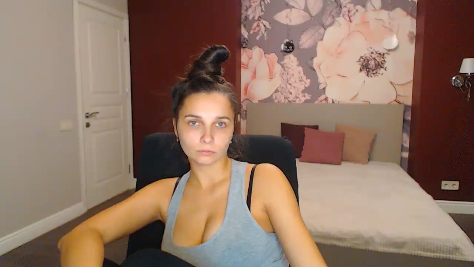 Gallery image thumbnail from Karina_Mils's myfreecams stream on, 11/29/2024, 16:03 image 14 of 20