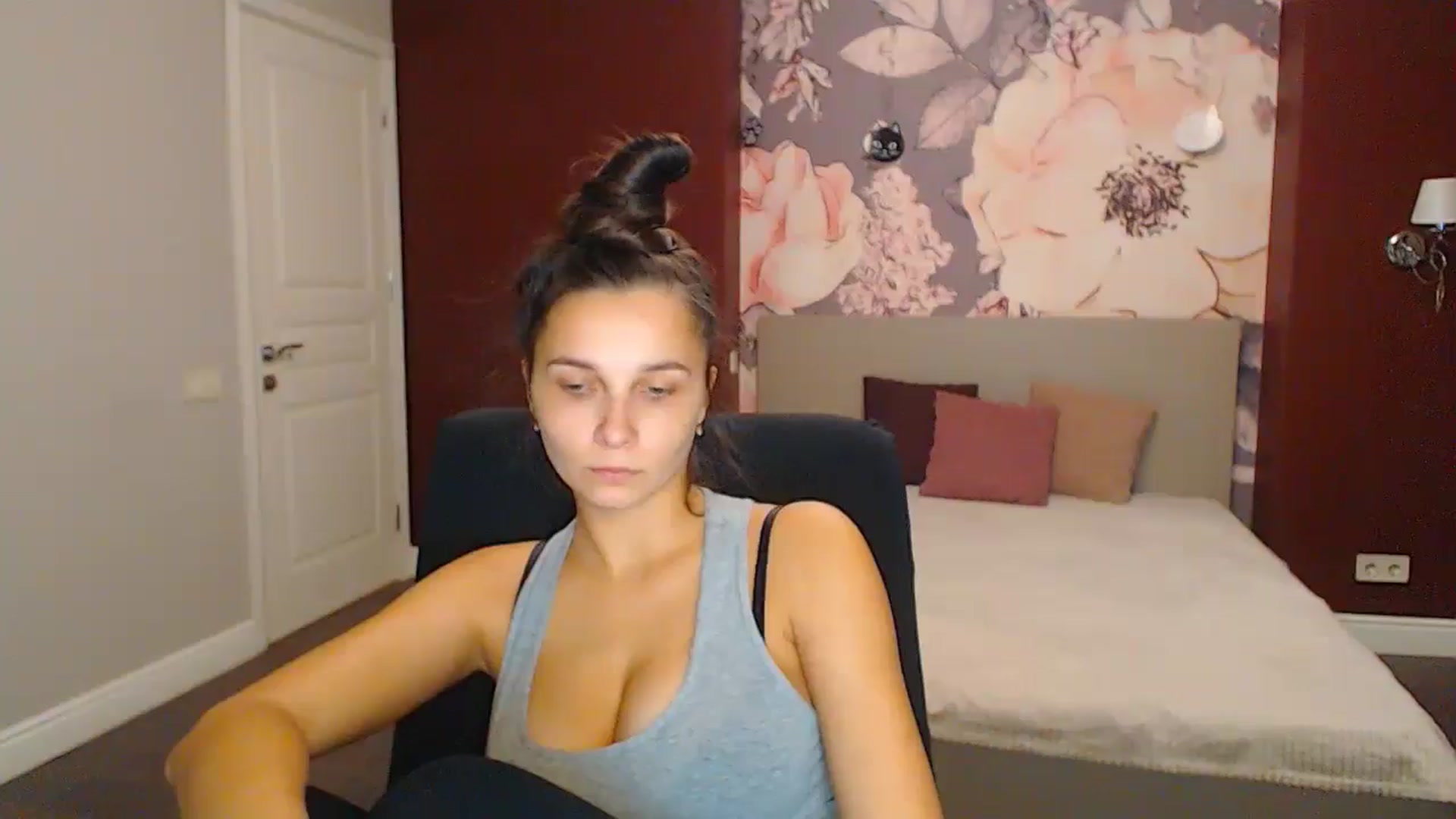 Gallery image thumbnail from Karina_Mils's myfreecams stream on, 11/29/2024, 16:03 image 5 of 20