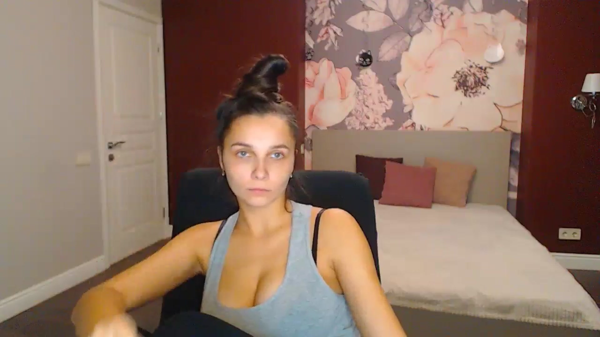 Gallery image thumbnail from Karina_Mils's myfreecams stream on, 11/29/2024, 16:03 image 6 of 20