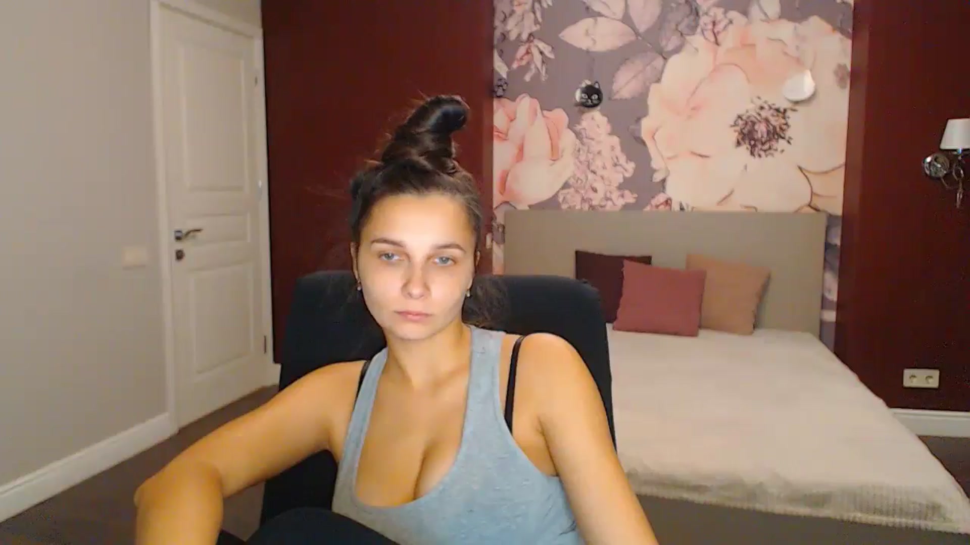 Gallery image thumbnail from Karina_Mils's myfreecams stream on, 11/29/2024, 16:03 image 17 of 20