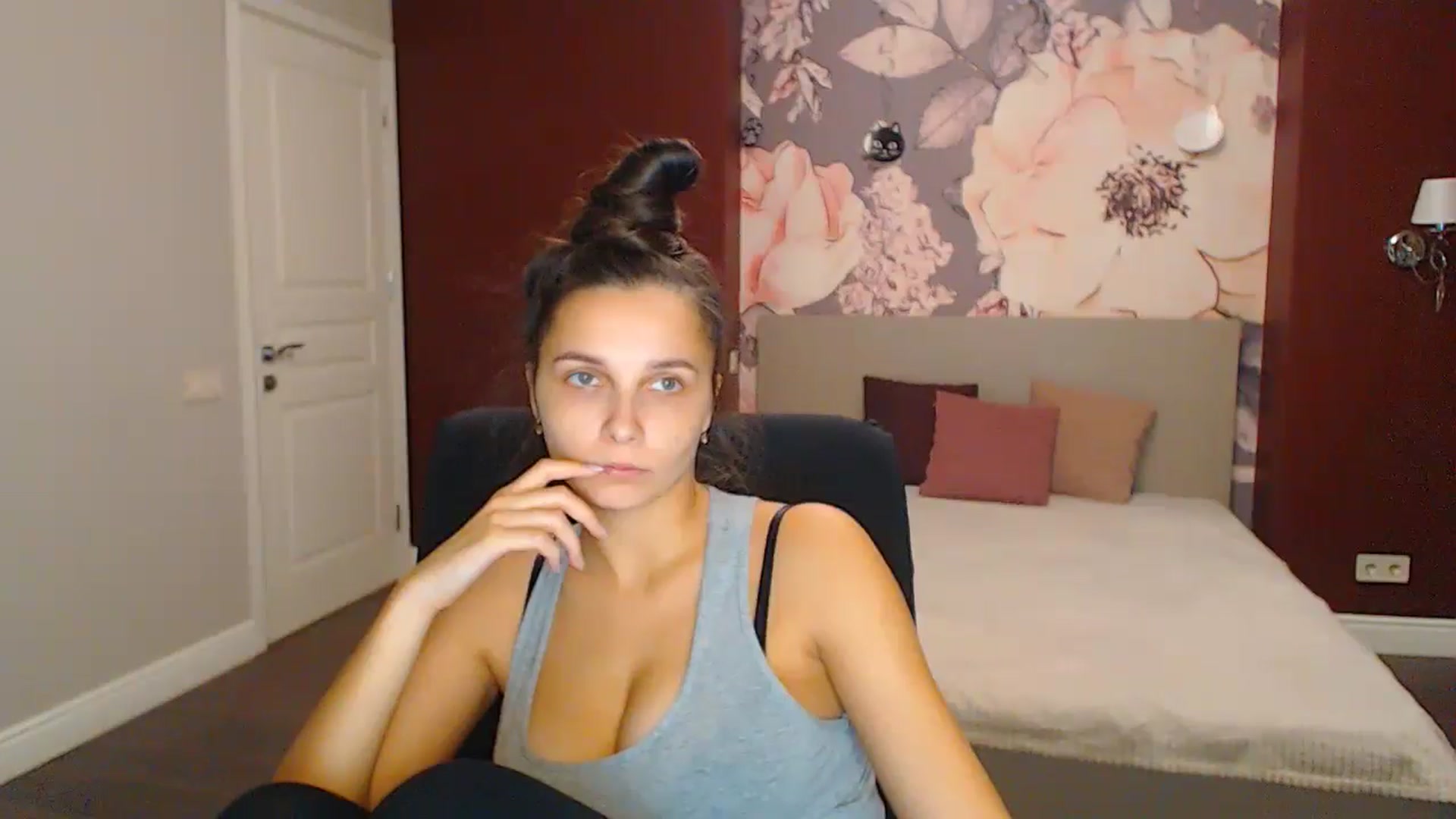 Gallery image thumbnail from Karina_Mils's myfreecams stream on, 11/29/2024, 16:03 image 12 of 20
