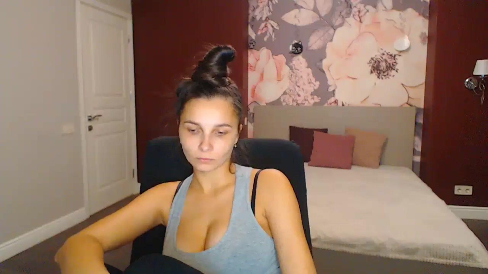 Gallery image thumbnail from Karina_Mils's myfreecams stream on, 11/29/2024, 16:03 image 9 of 20