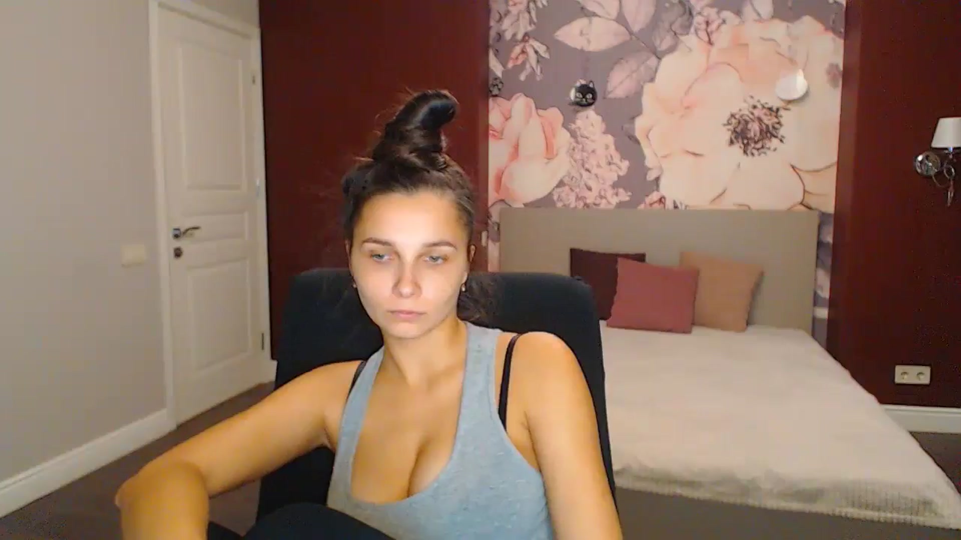 Gallery image thumbnail from Karina_Mils's myfreecams stream on, 11/29/2024, 16:03 image 15 of 20