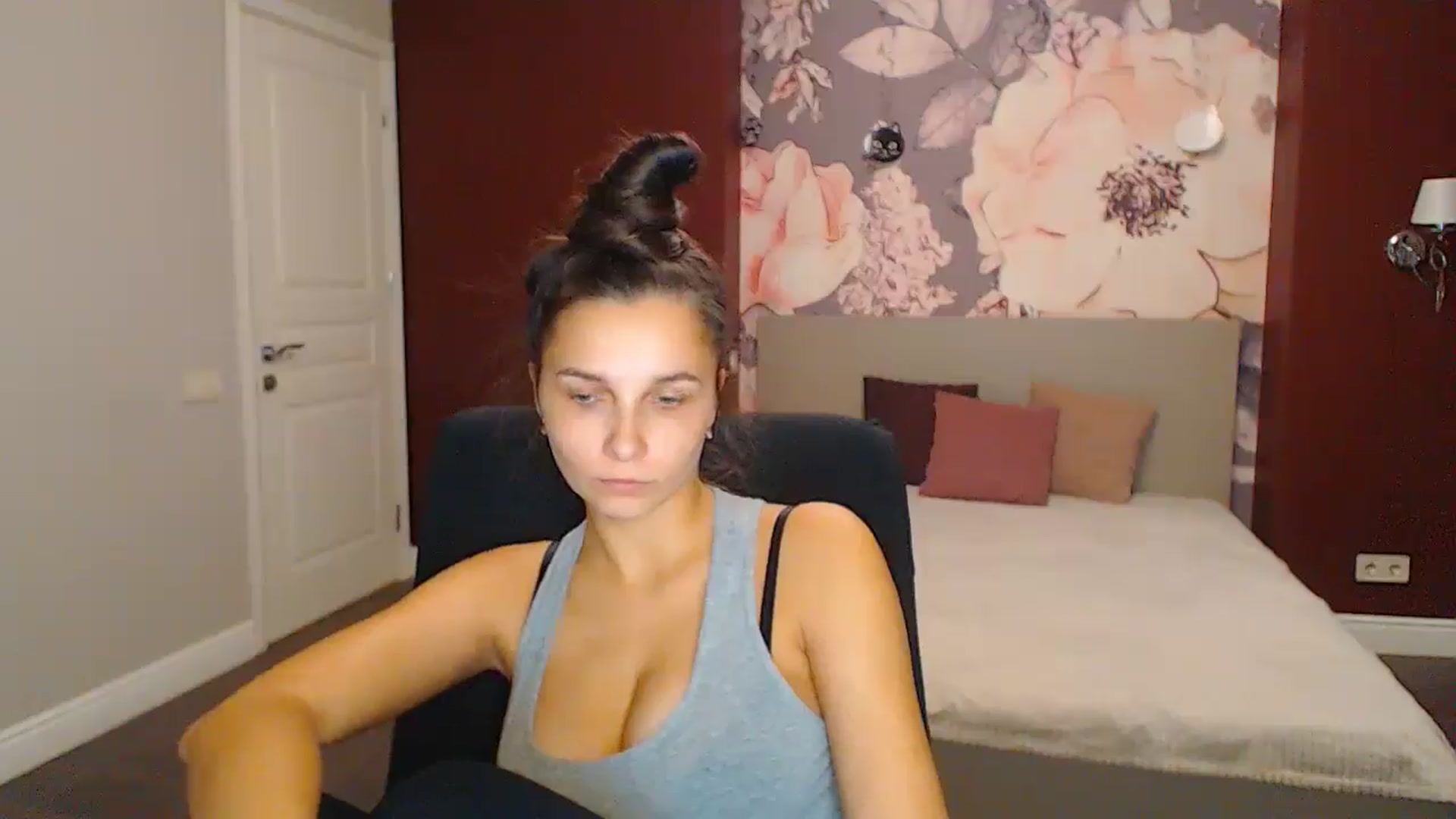 Gallery image thumbnail from Karina_Mils's myfreecams stream on, 11/29/2024, 16:03 image 13 of 20