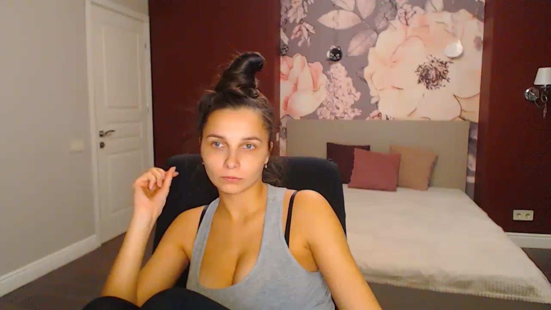 Gallery image thumbnail from Karina_Mils's myfreecams stream on, 11/29/2024, 16:03 image 11 of 20