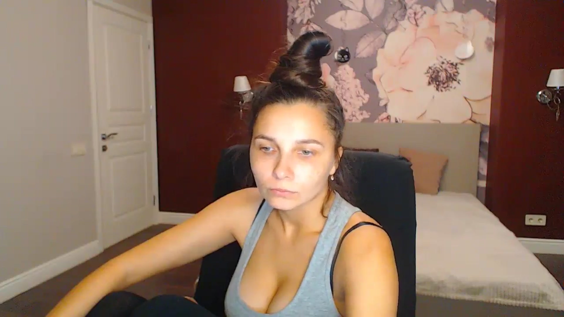 Gallery image thumbnail from Karina_Mils's myfreecams stream on, 11/29/2024, 16:03 image 10 of 20