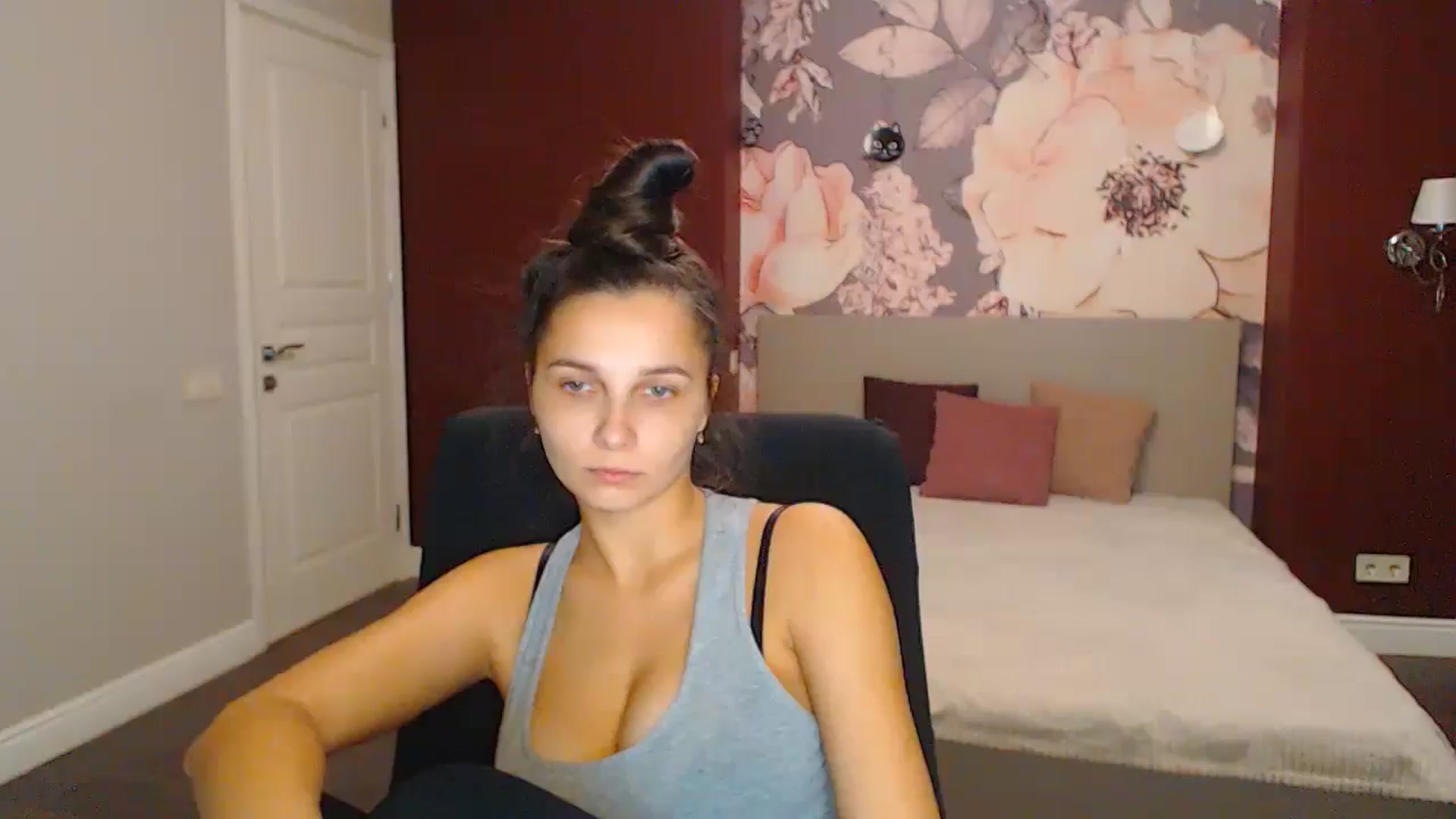Gallery image thumbnail from Karina_Mils's myfreecams stream on, 11/29/2024, 16:03 image 18 of 20