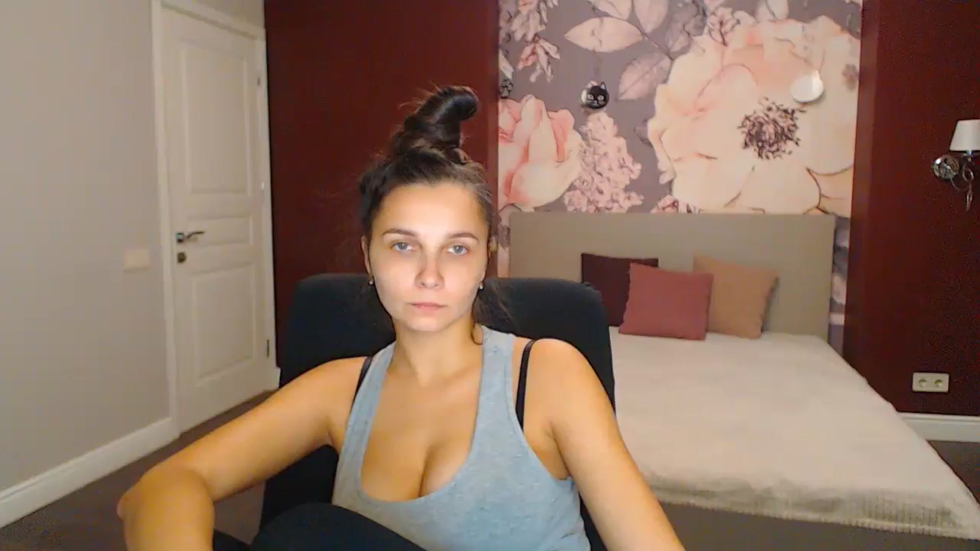 Gallery image thumbnail from Karina_Mils's myfreecams stream on, 11/29/2024, 16:03 image 1 of 20