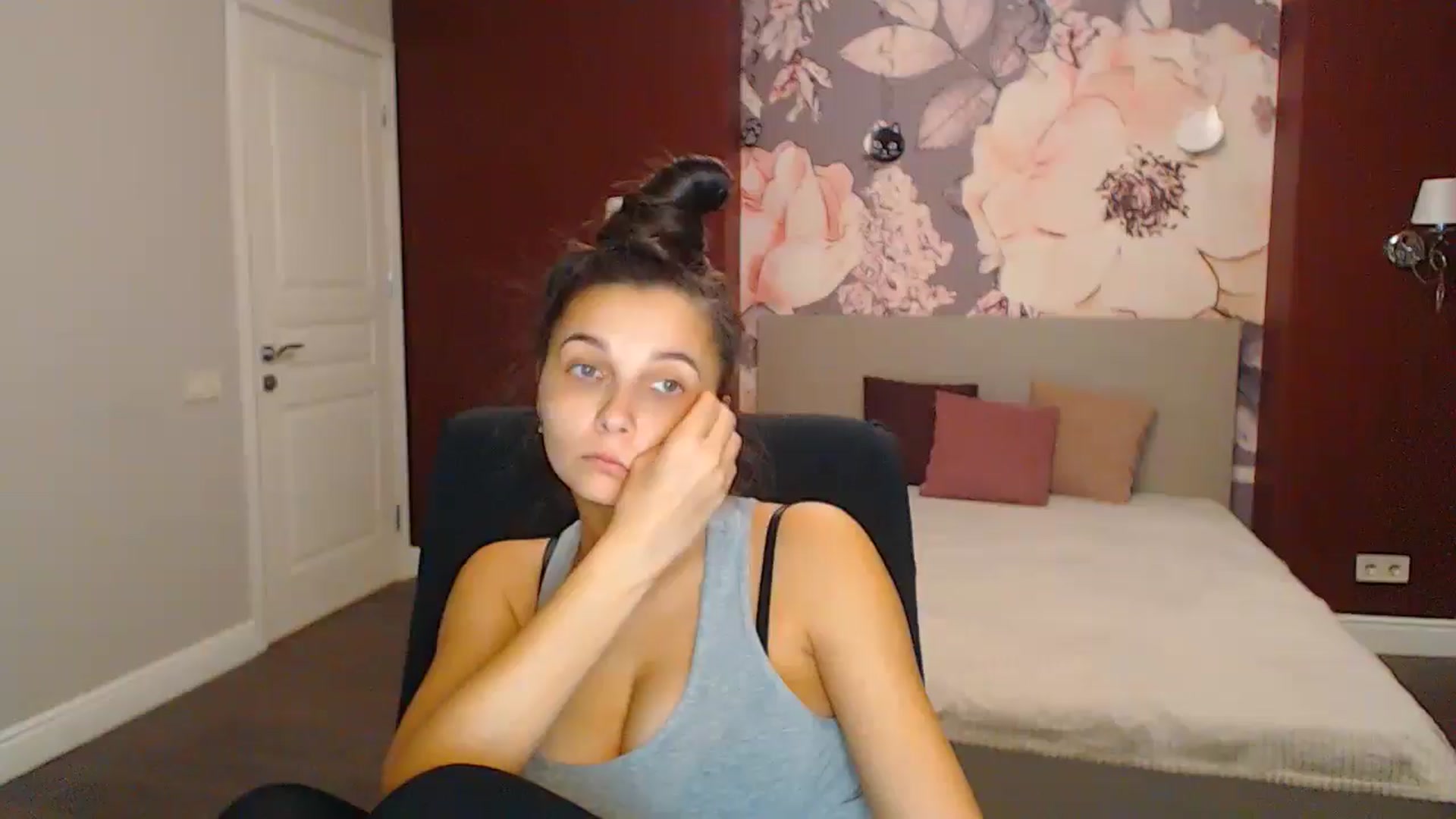 Gallery image thumbnail from Karina_Mils's myfreecams stream on, 11/29/2024, 16:03 image 16 of 20