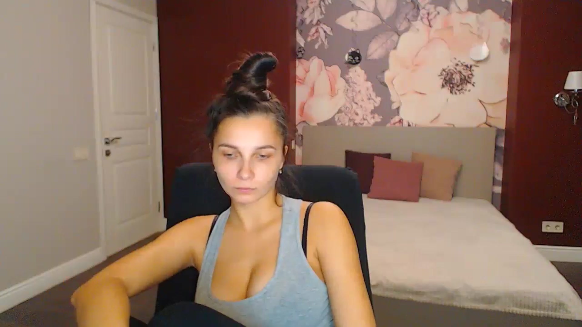 Gallery image thumbnail from Karina_Mils's myfreecams stream on, 11/29/2024, 16:03 image 4 of 20
