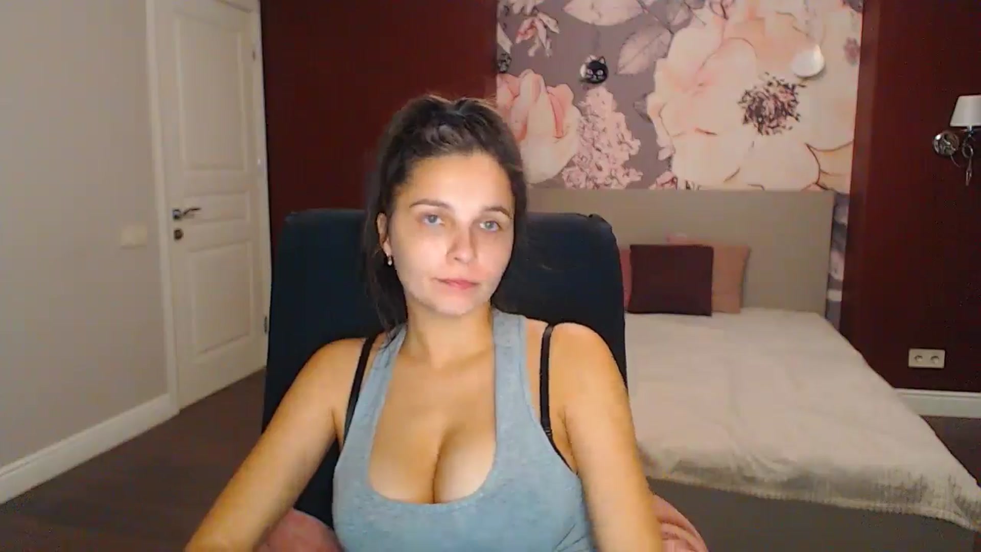 Gallery image thumbnail from Karina_Mils's myfreecams stream on, 11/30/2024, 14:35 image 14 of 20