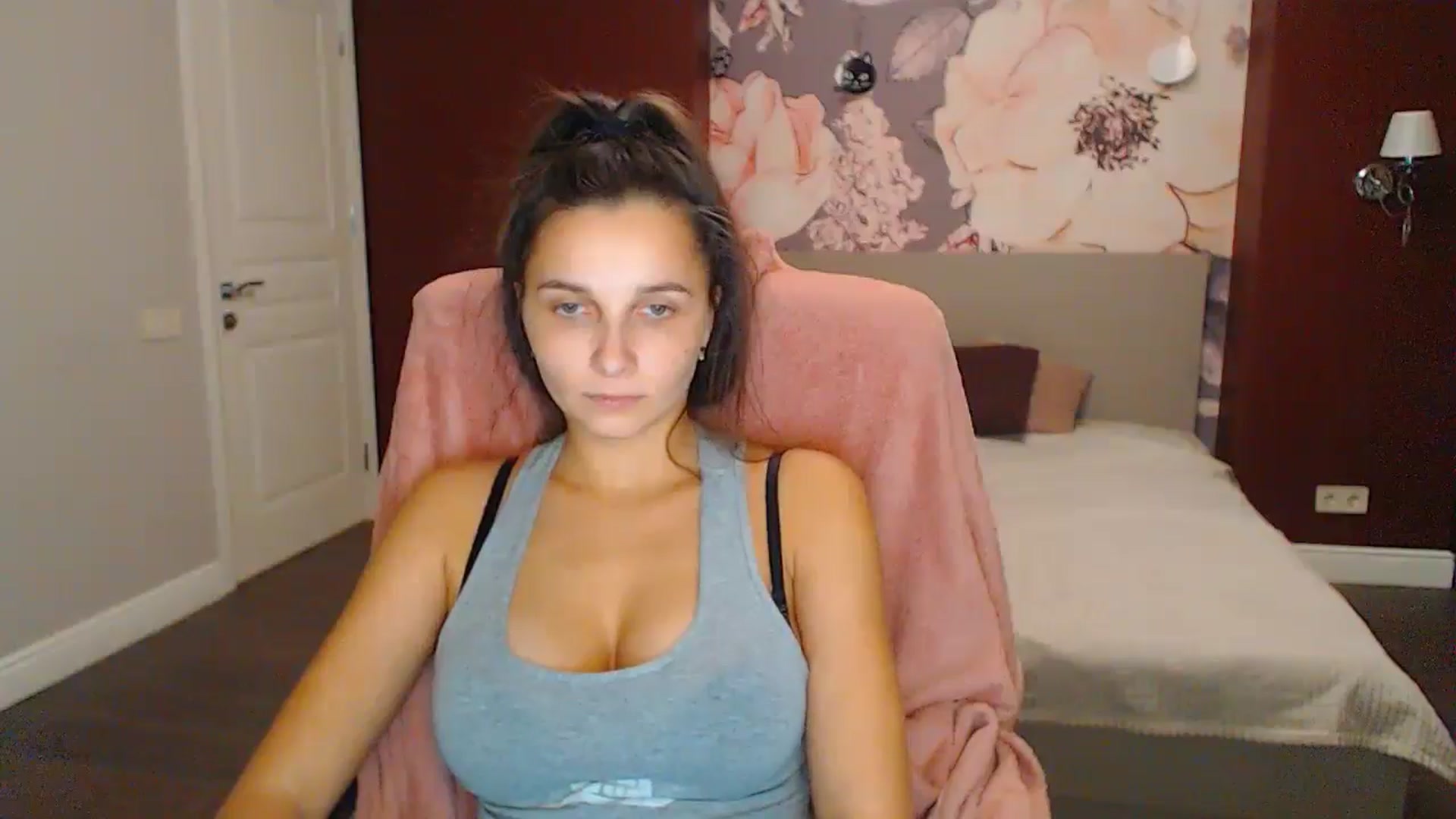 Gallery image thumbnail from Karina_Mils's myfreecams stream on, 11/30/2024, 18:16 image 8 of 20