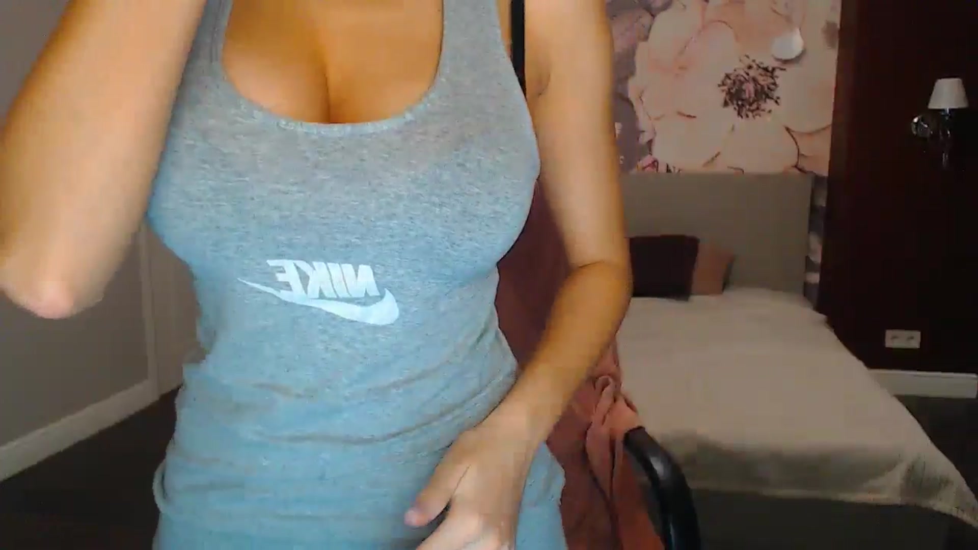 Gallery image thumbnail from Karina_Mils's myfreecams stream on, 11/30/2024, 18:16 image 10 of 20