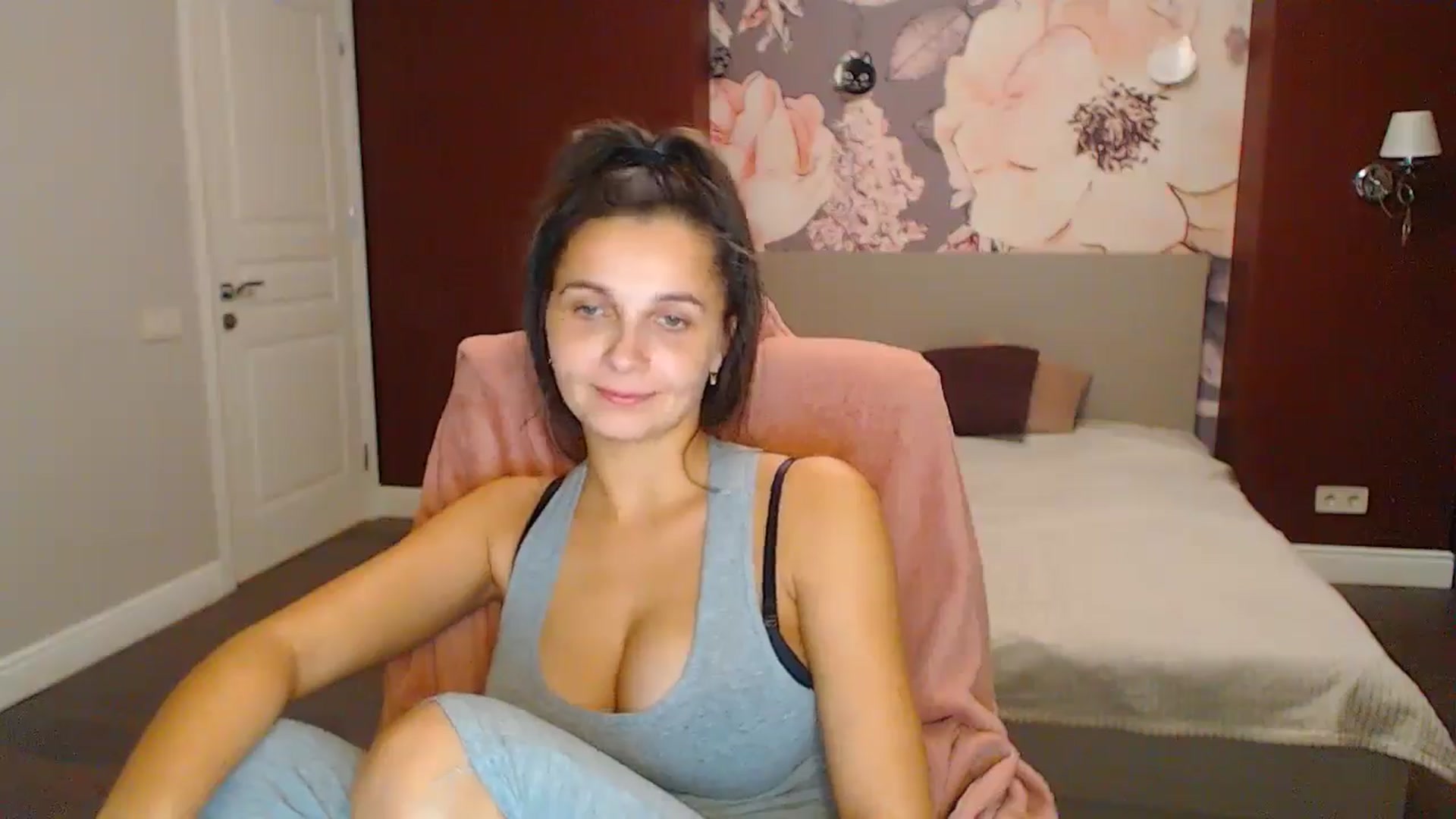 Gallery image thumbnail from Karina_Mils's myfreecams stream on, 11/30/2024, 18:16 image 6 of 20