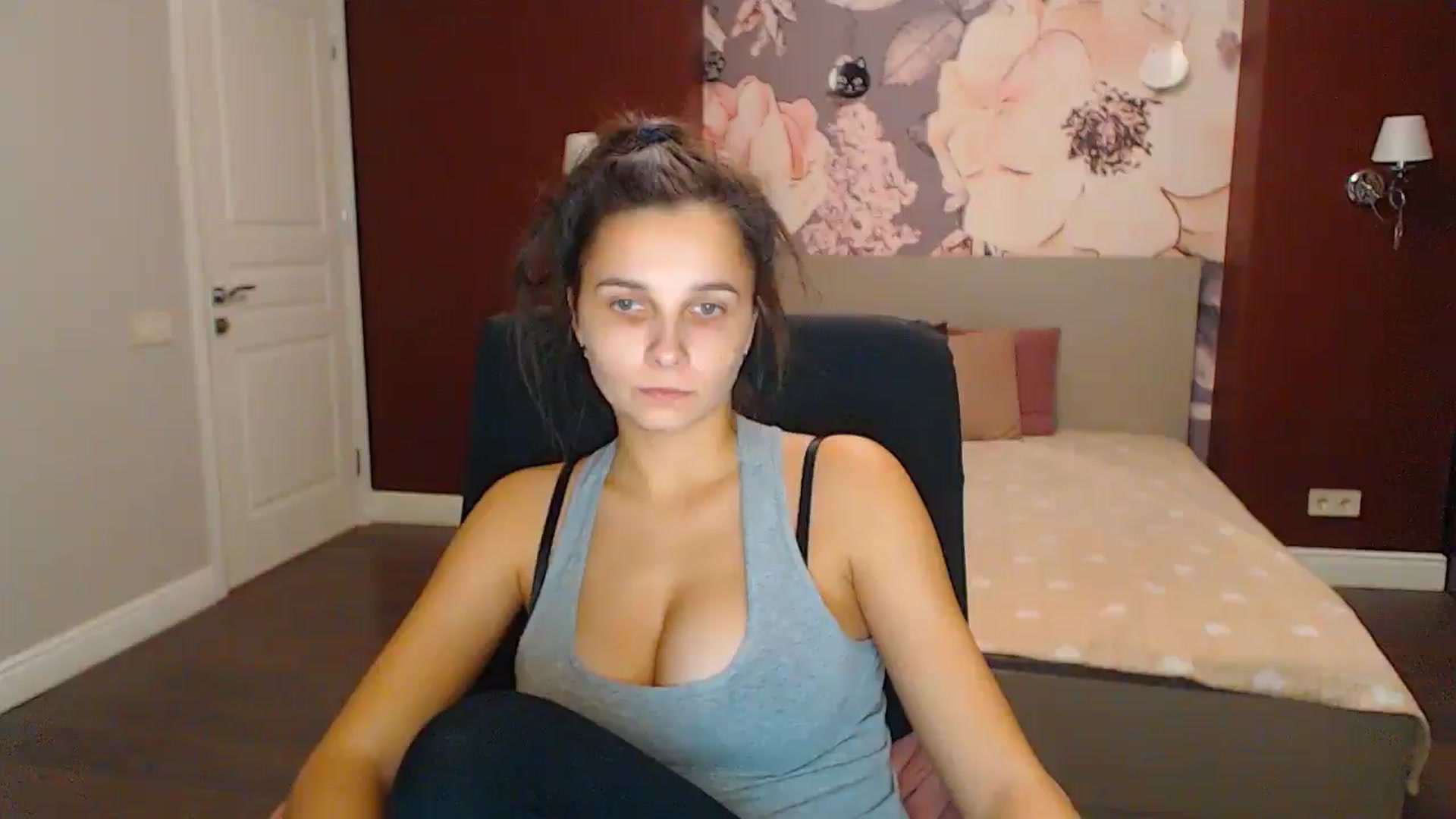 Gallery image thumbnail from Karina_Mils's myfreecams stream on, 12/01/2024, 18:28 image 12 of 20
