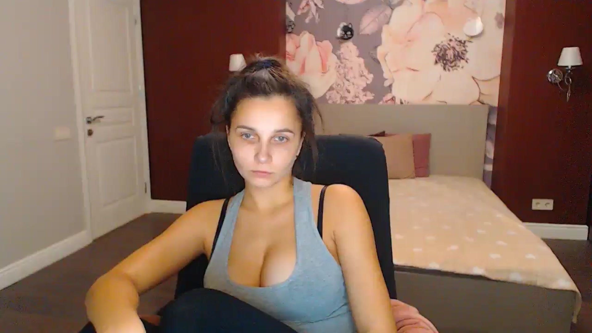 Gallery image thumbnail from Karina_Mils's myfreecams stream on, 12/01/2024, 18:28 image 18 of 20
