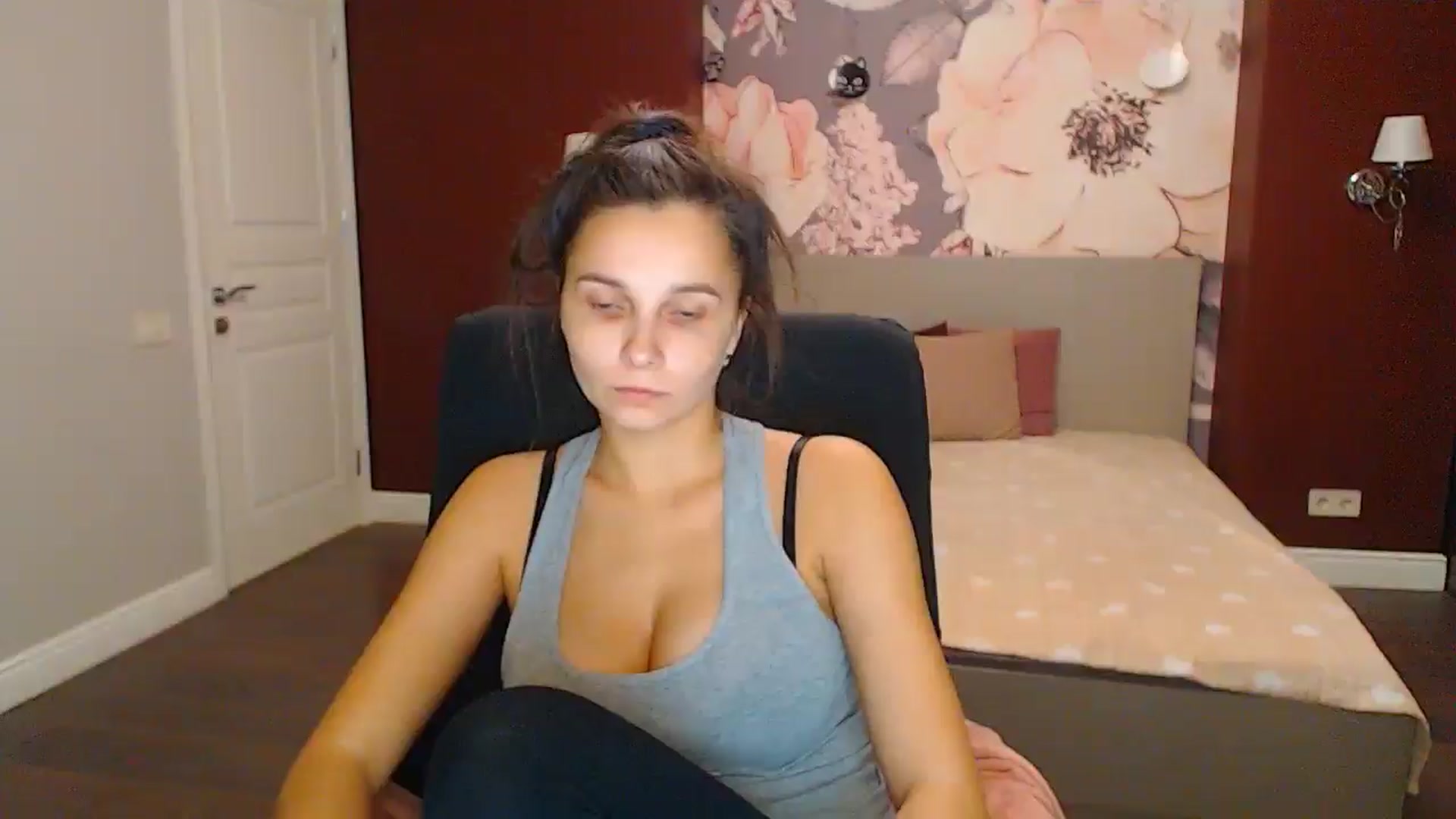 Gallery image thumbnail from Karina_Mils's myfreecams stream on, 12/01/2024, 18:28 image 1 of 20