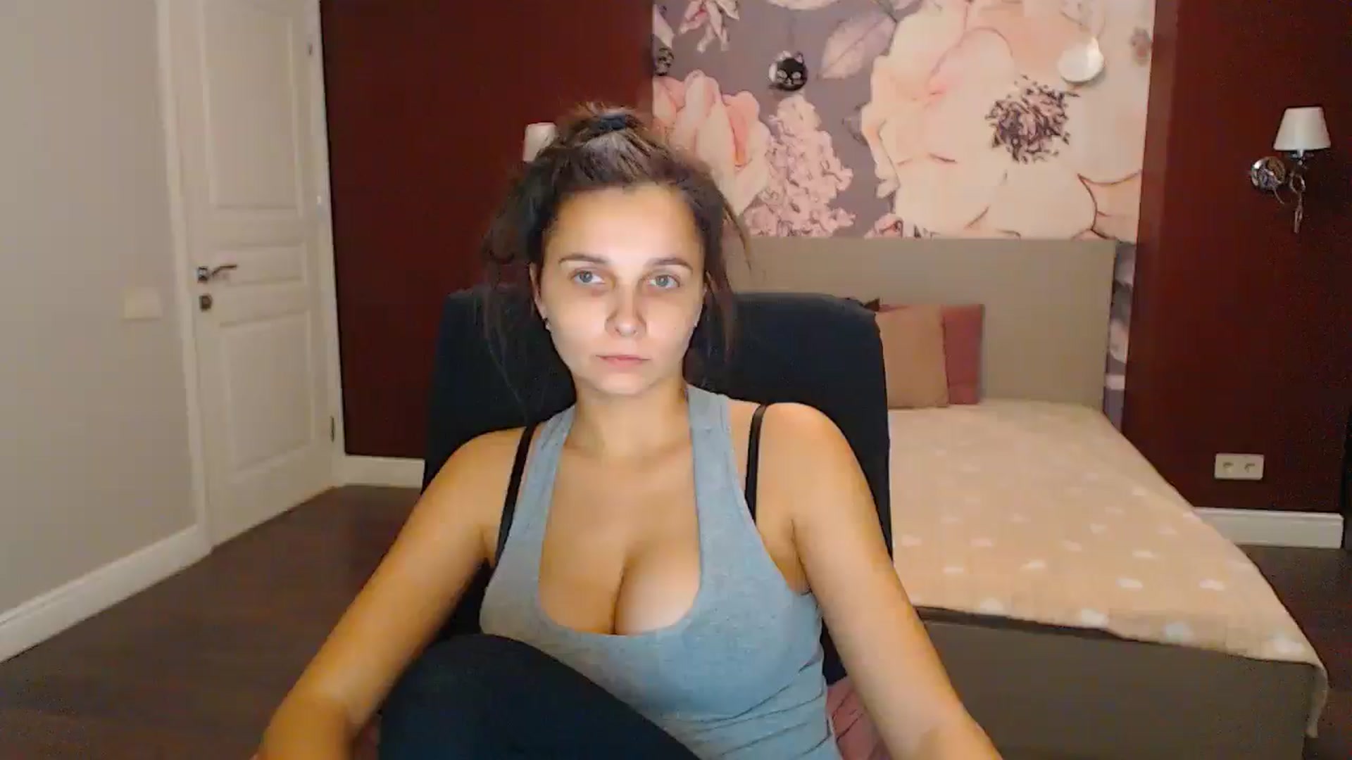 Gallery image thumbnail from Karina_Mils's myfreecams stream on, 12/01/2024, 18:28 image 10 of 20