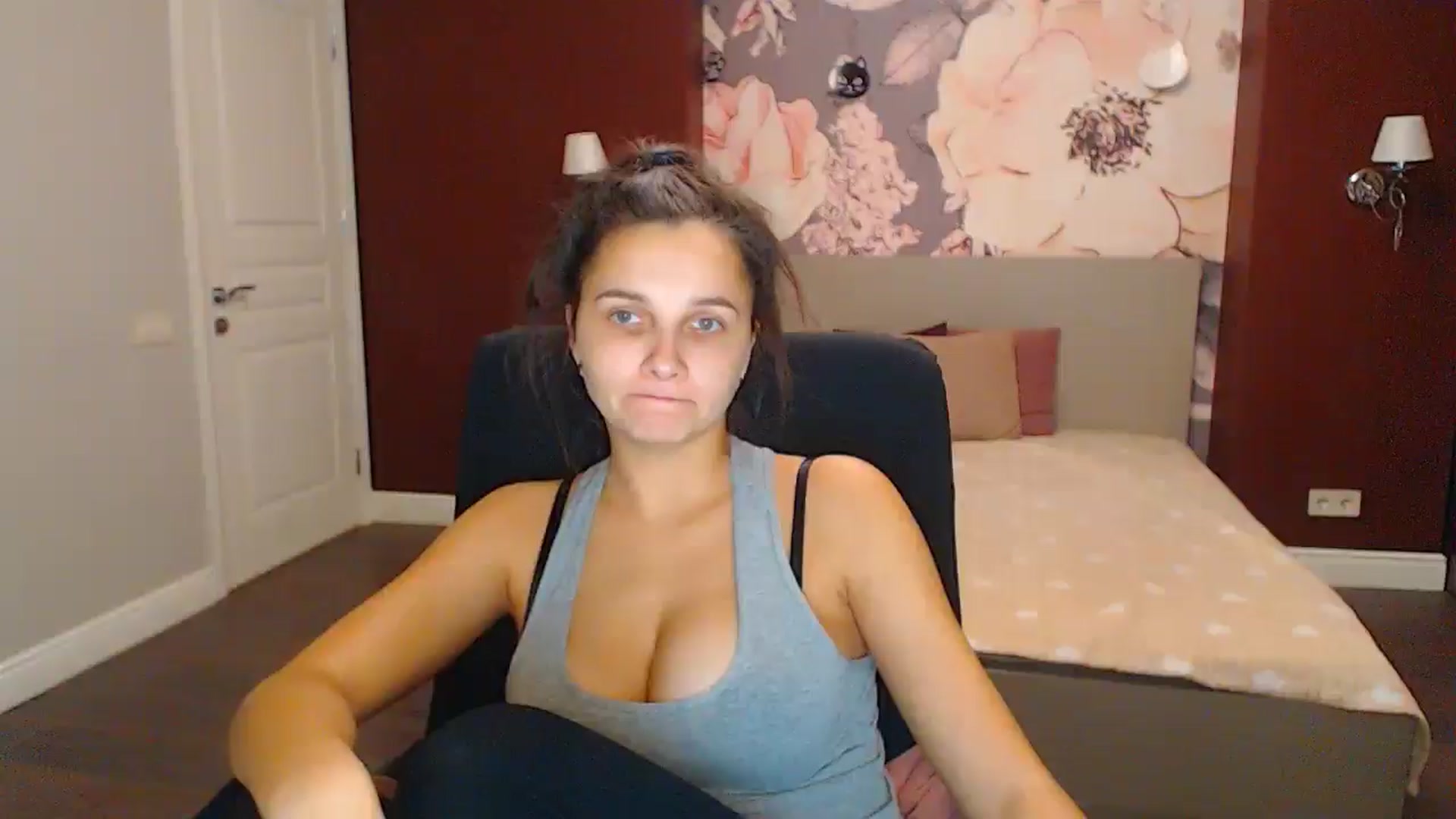 Gallery image thumbnail from Karina_Mils's myfreecams stream on, 12/01/2024, 18:28 image 15 of 20