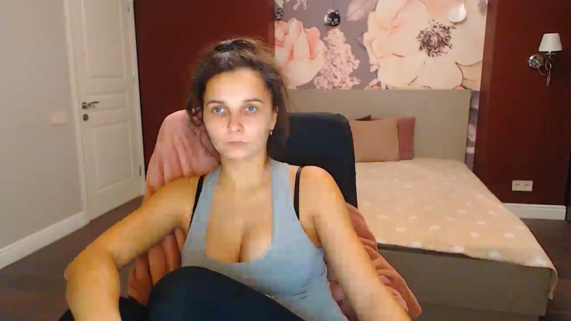 Gallery image thumbnail from Karina_Mils's myfreecams stream on, 12/01/2024, 19:19 image 4 of 20