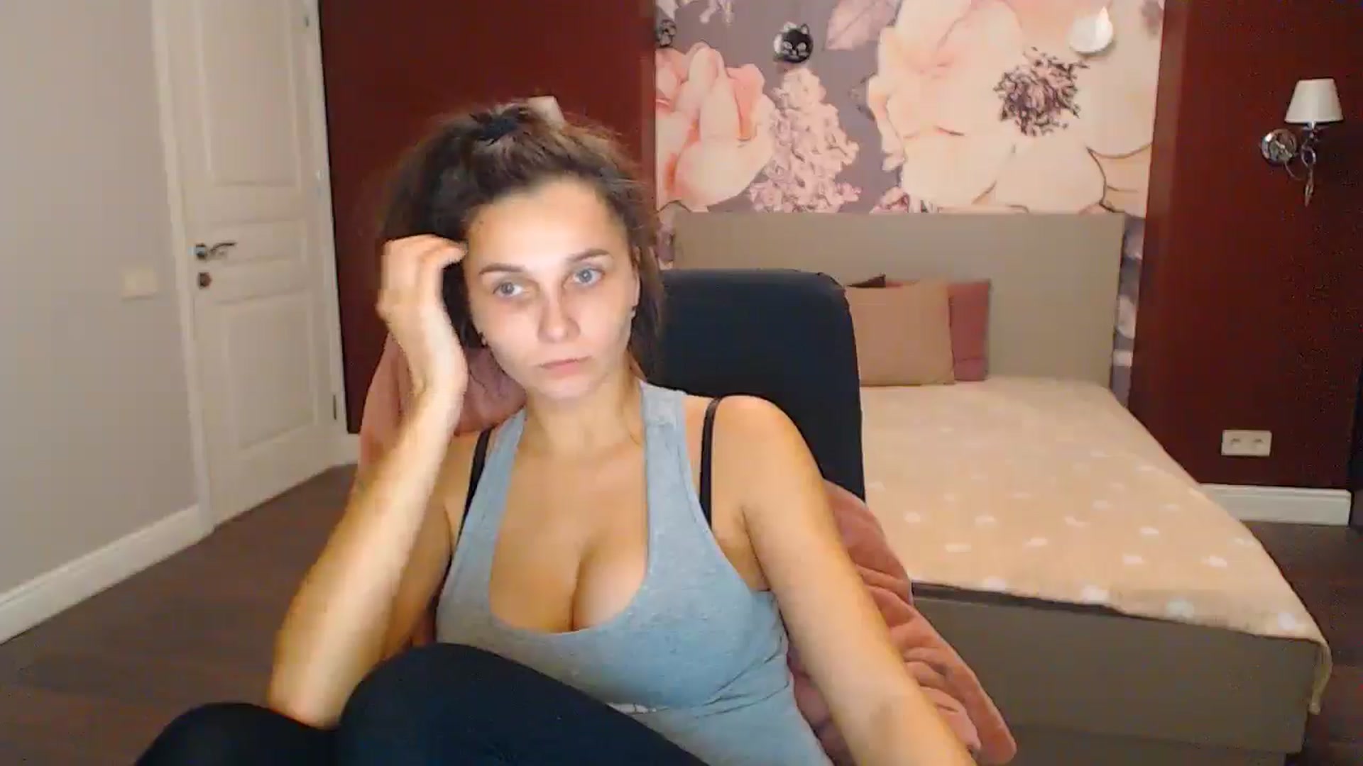Gallery image thumbnail from Karina_Mils's myfreecams stream on, 12/01/2024, 19:19 image 11 of 20