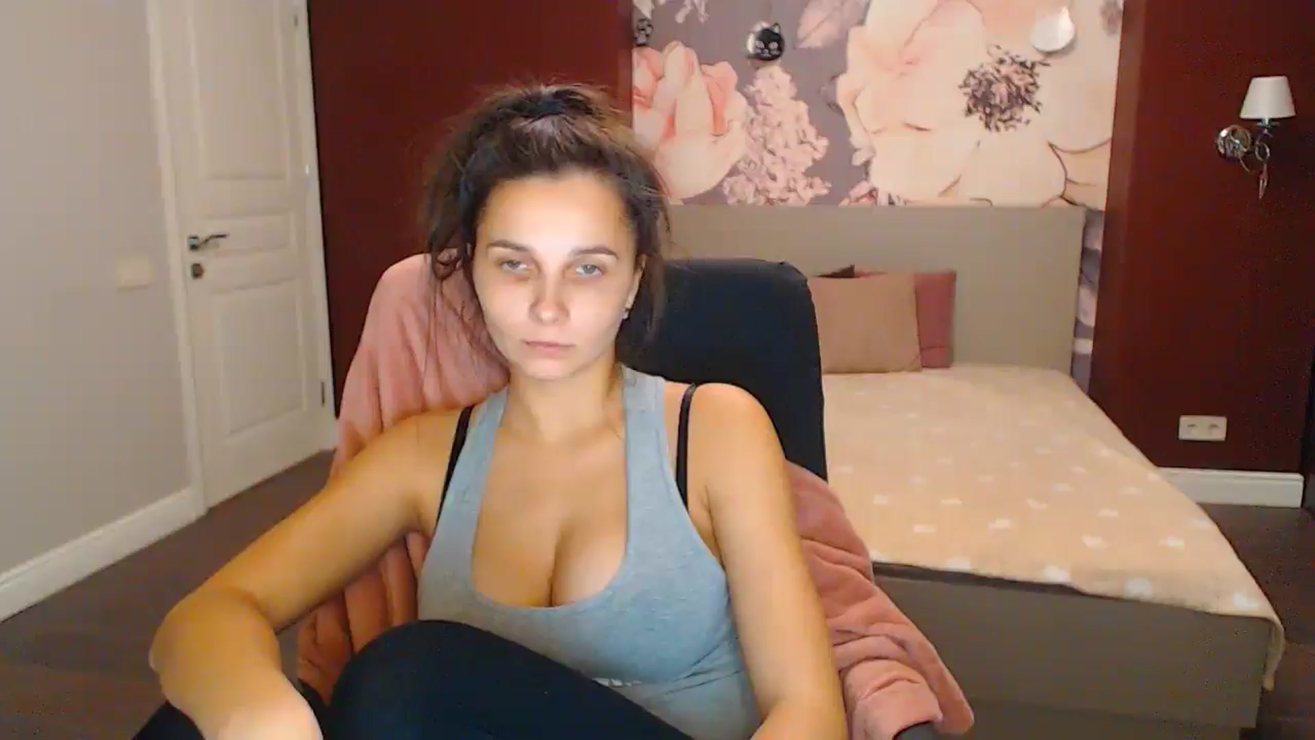 Gallery image thumbnail from Karina_Mils's myfreecams stream on, 12/01/2024, 19:19 image 6 of 20