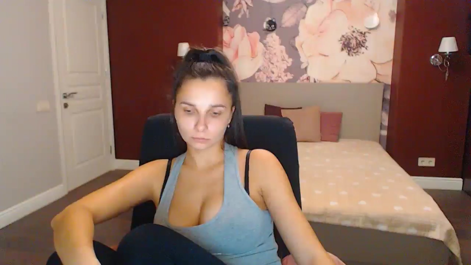 Gallery image thumbnail from Karina_Mils's myfreecams stream on, 12/02/2024, 10:40 image 12 of 20