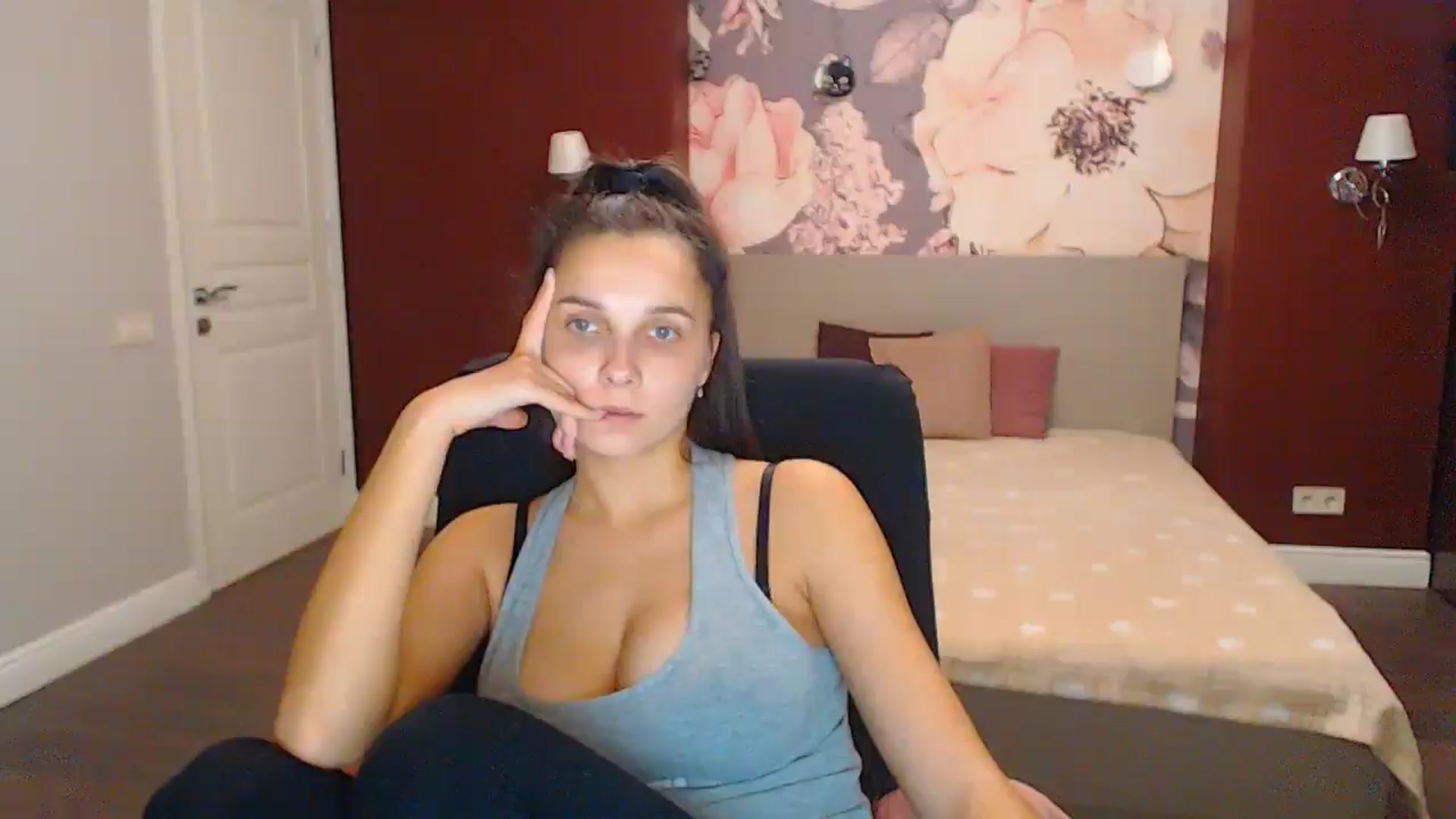 Gallery image thumbnail from Karina_Mils's myfreecams stream on, 12/02/2024, 10:40 image 14 of 20