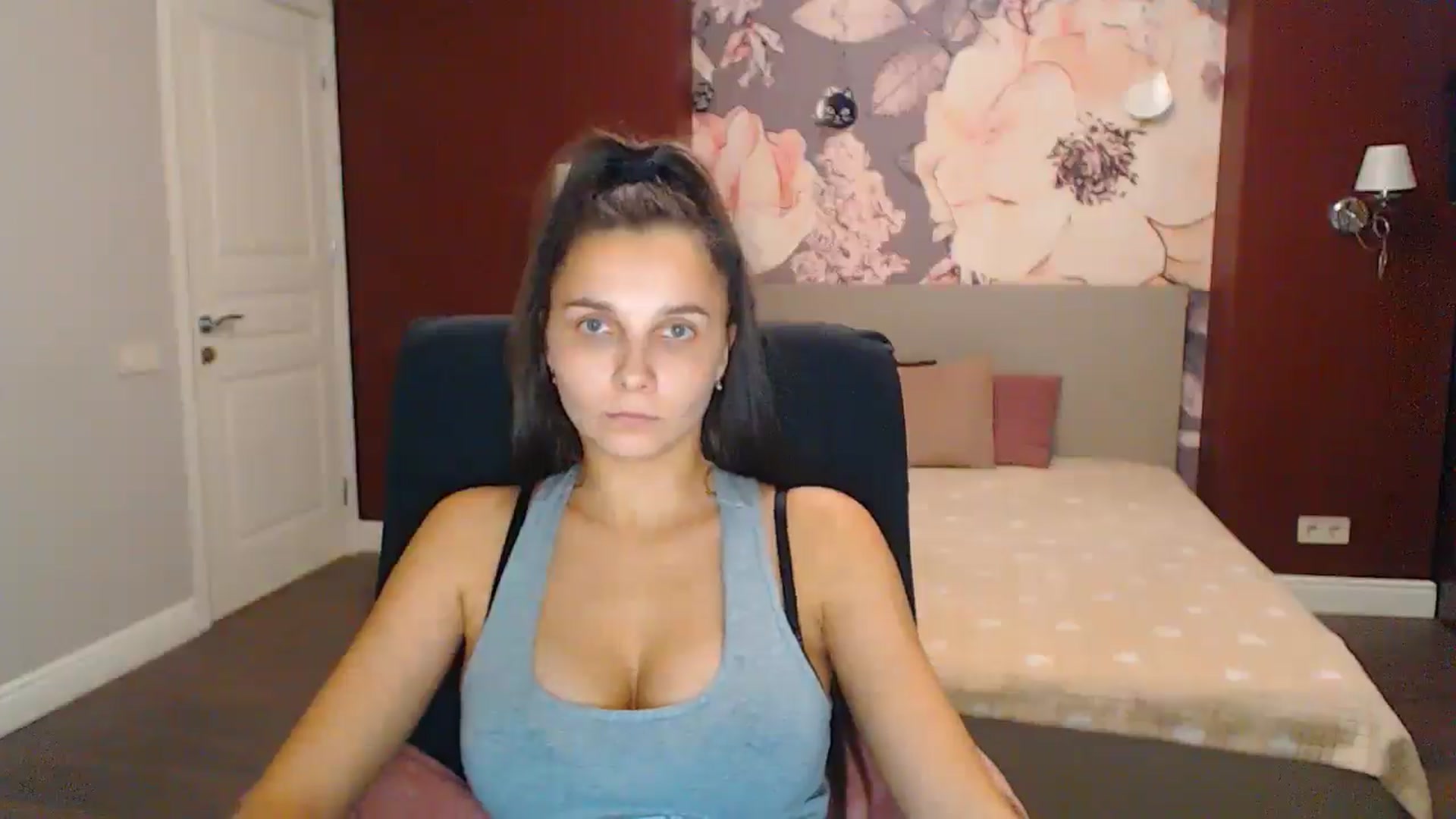 Gallery image thumbnail from Karina_Mils's myfreecams stream on, 12/02/2024, 12:12 image 17 of 20