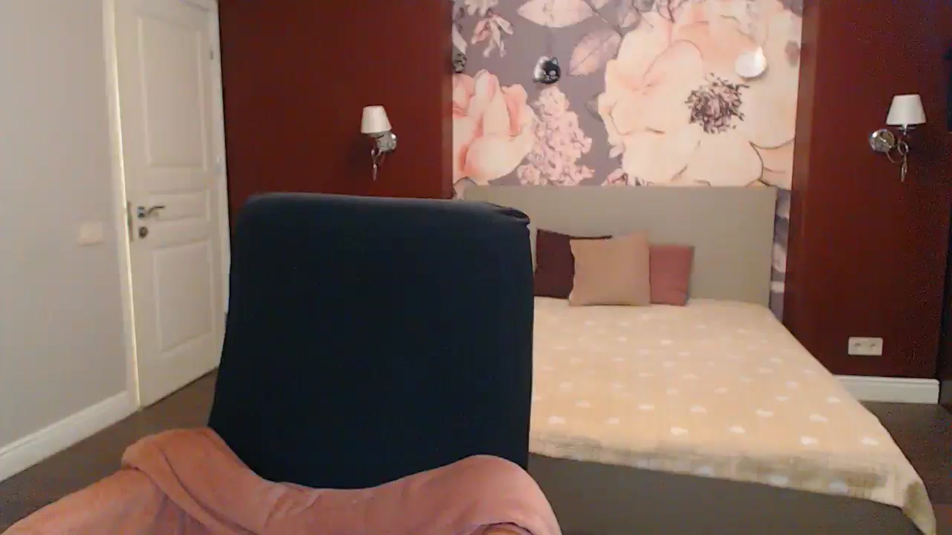 Gallery image thumbnail from Karina_Mils's myfreecams stream on, 12/02/2024, 12:12 image 16 of 20