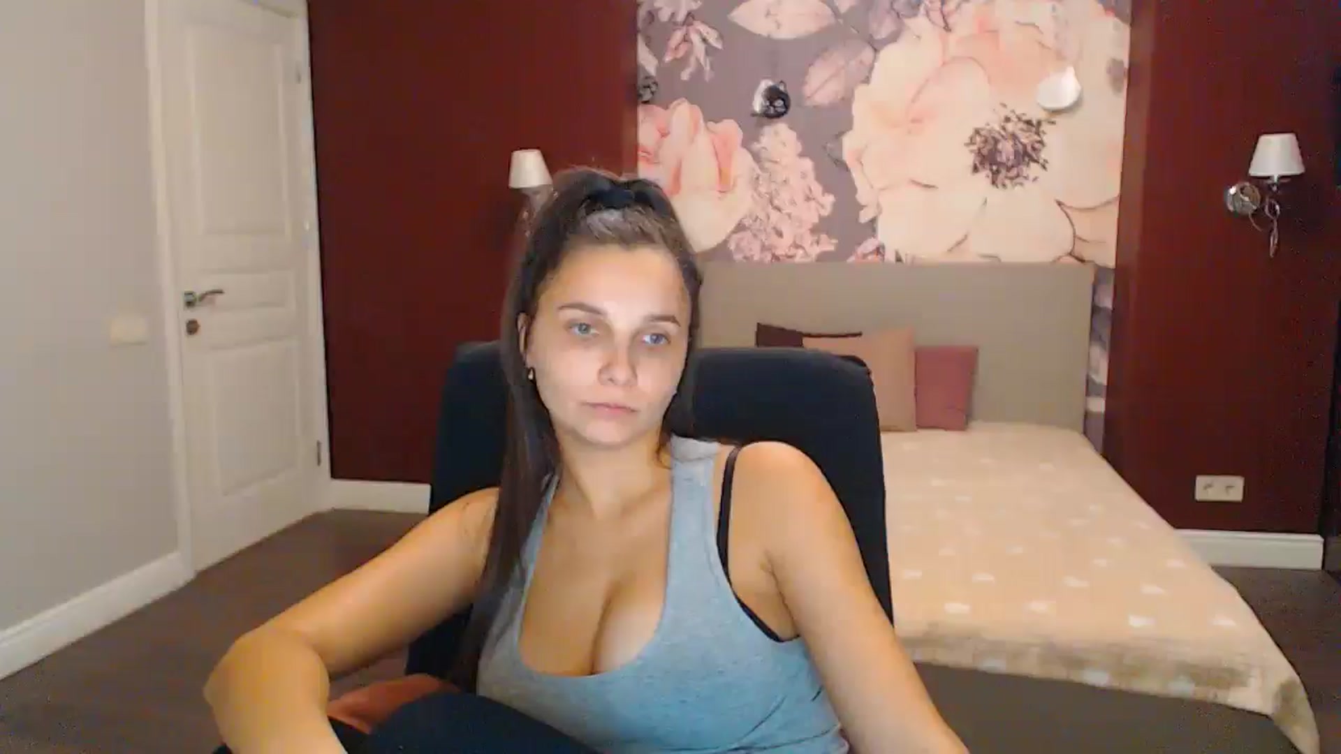 Gallery image thumbnail from Karina_Mils's myfreecams stream on, 12/02/2024, 12:12 image 8 of 20