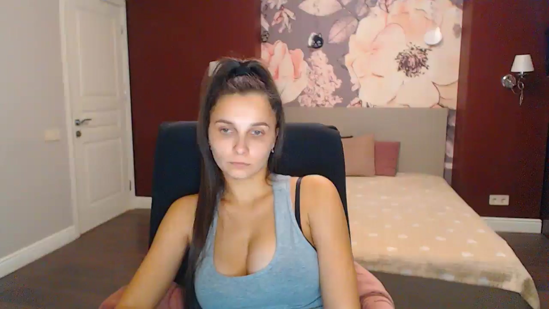 Gallery image thumbnail from Karina_Mils's myfreecams stream on, 12/02/2024, 12:12 image 15 of 20