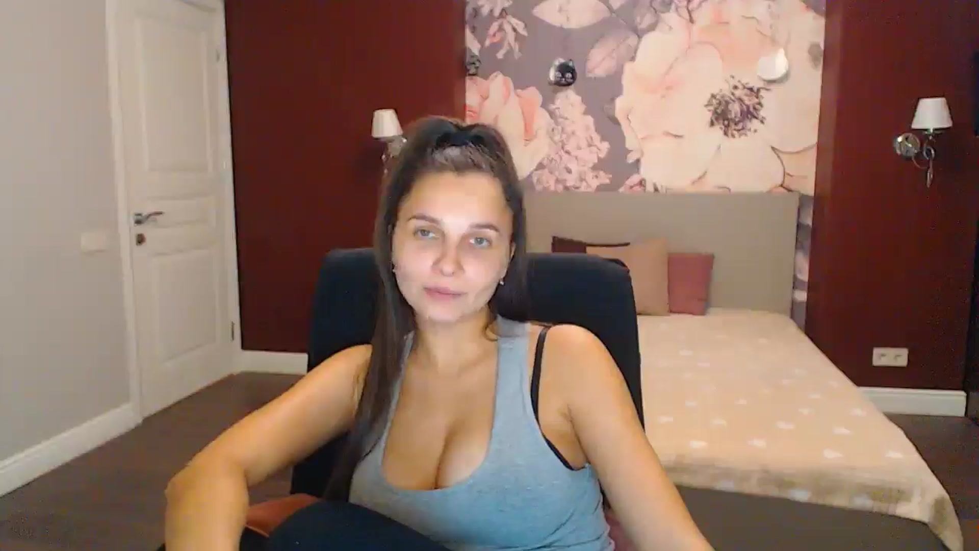 Gallery image thumbnail from Karina_Mils's myfreecams stream on, 12/02/2024, 12:12 image 4 of 20