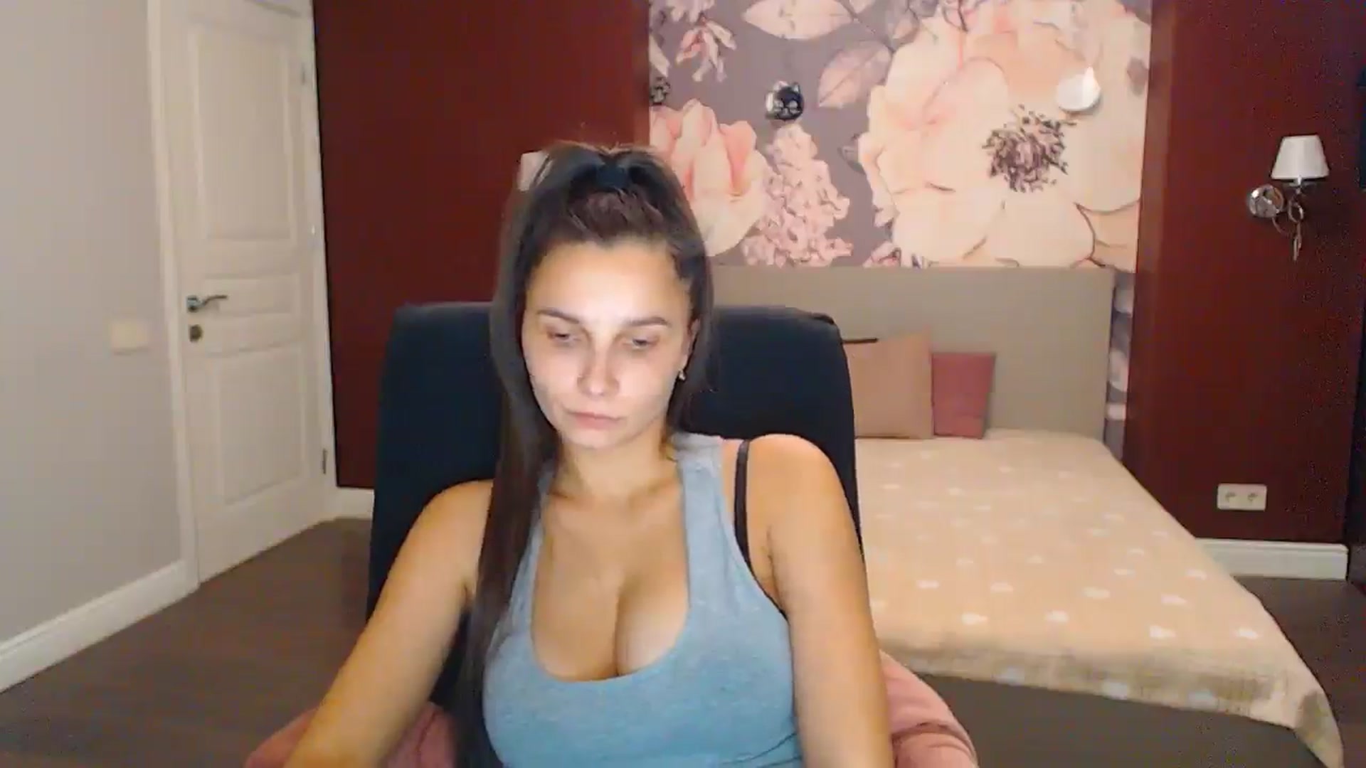 Gallery image thumbnail from Karina_Mils's myfreecams stream on, 12/02/2024, 12:12 image 14 of 20