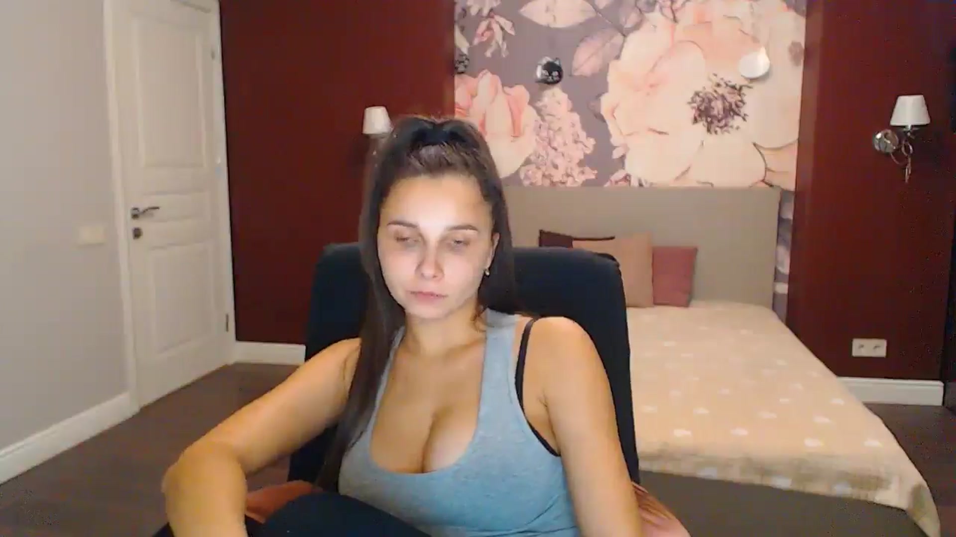 Gallery image thumbnail from Karina_Mils's myfreecams stream on, 12/02/2024, 12:12 image 6 of 20