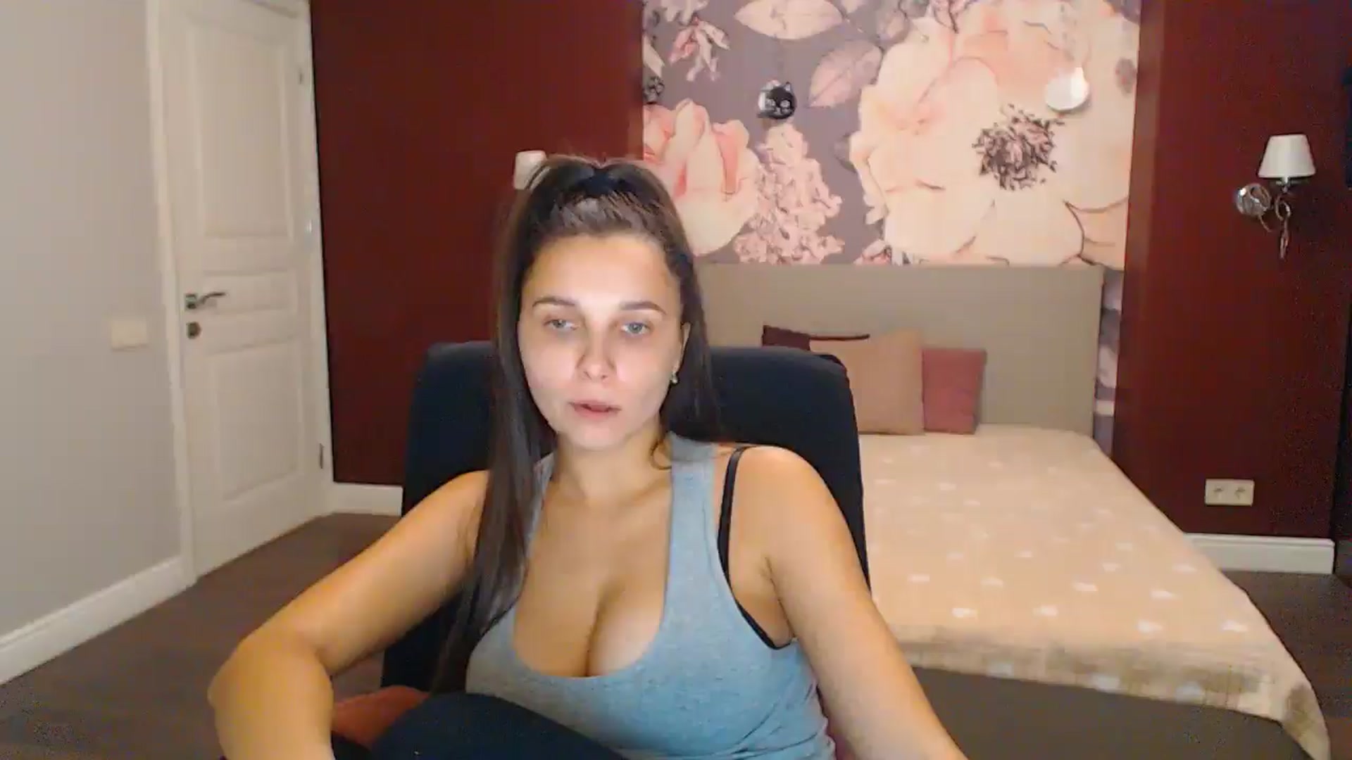Gallery image thumbnail from Karina_Mils's myfreecams stream on, 12/02/2024, 12:12 image 3 of 20