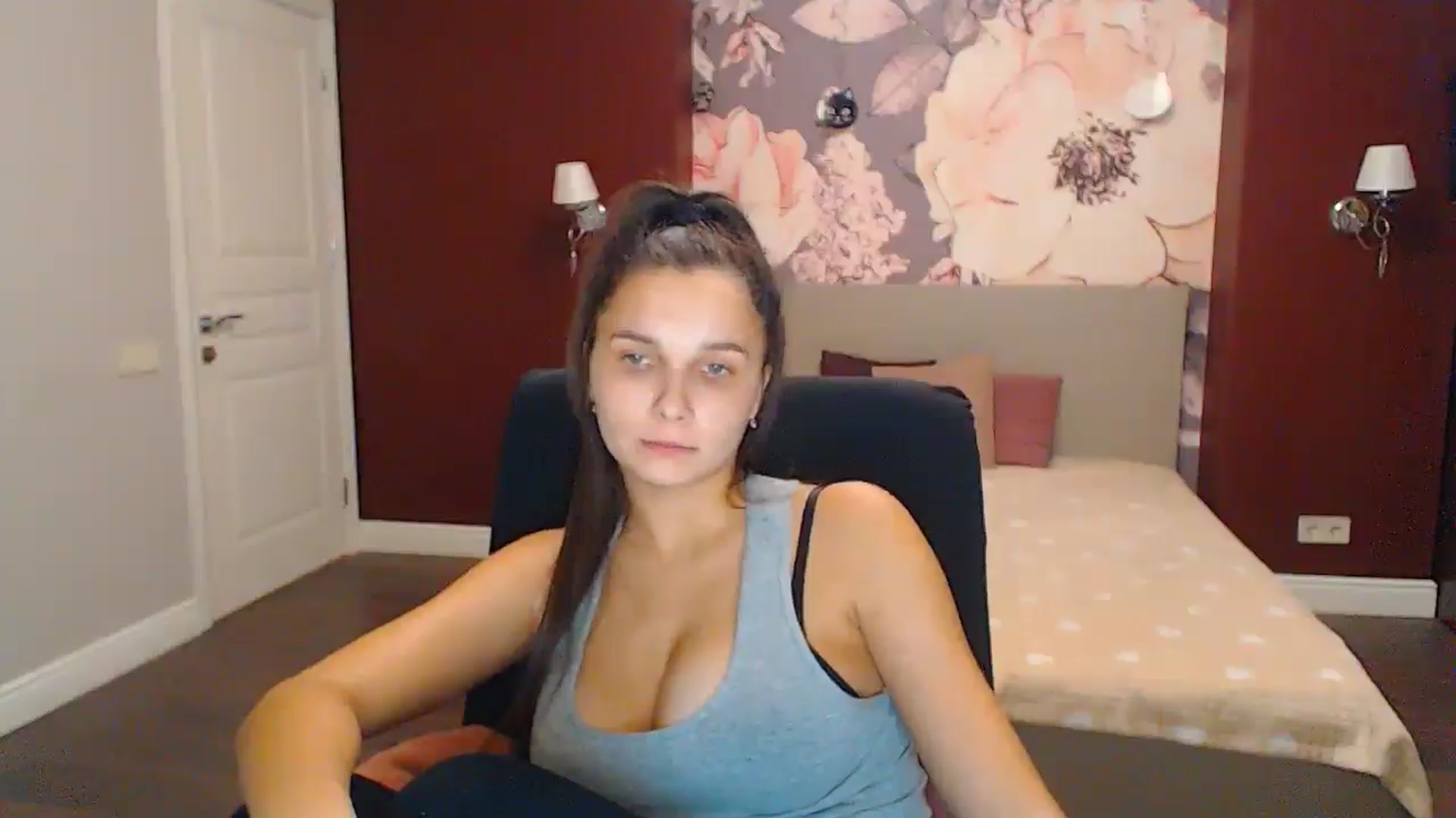 Gallery image thumbnail from Karina_Mils's myfreecams stream on, 12/02/2024, 12:12 image 12 of 20