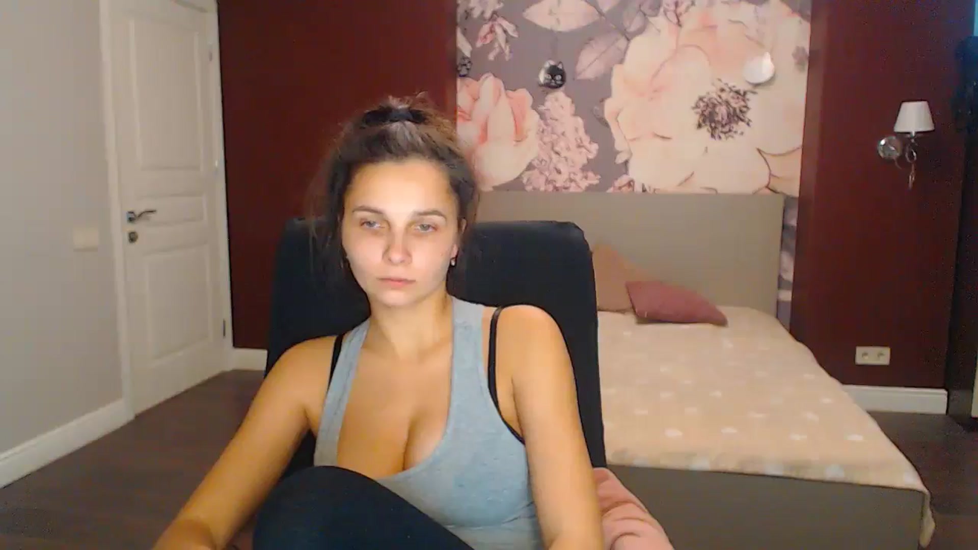 Gallery image thumbnail from Karina_Mils's myfreecams stream on, 12/05/2024, 12:04 image 10 of 20