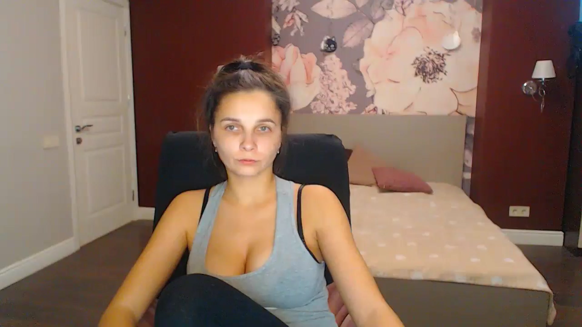 Gallery image thumbnail from Karina_Mils's myfreecams stream on, 12/05/2024, 12:04 image 6 of 20